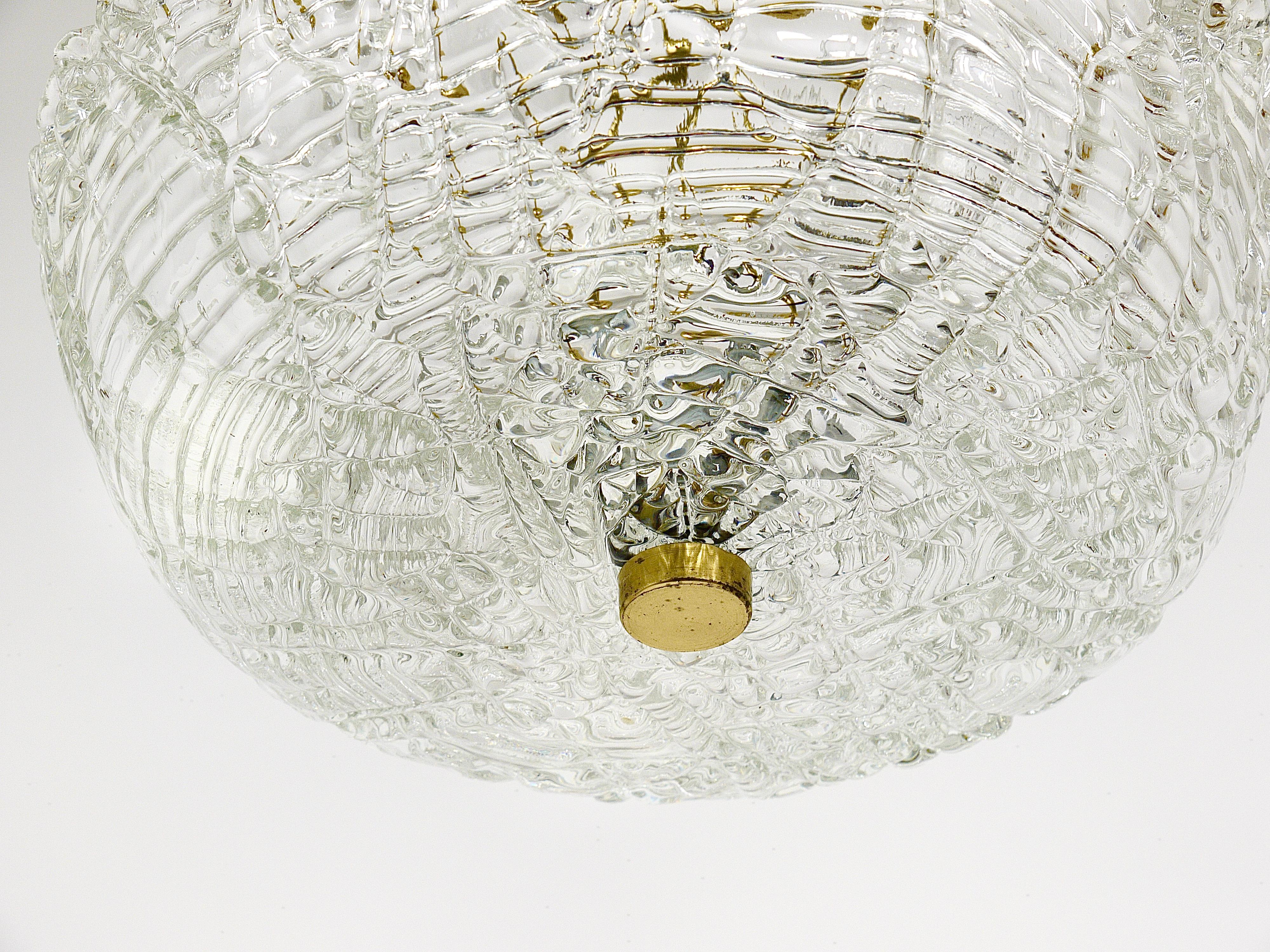 J.T. Kalmar Round Mid-Century Brass & Textured Glass Chandelier, Austria, 1950s For Sale 9