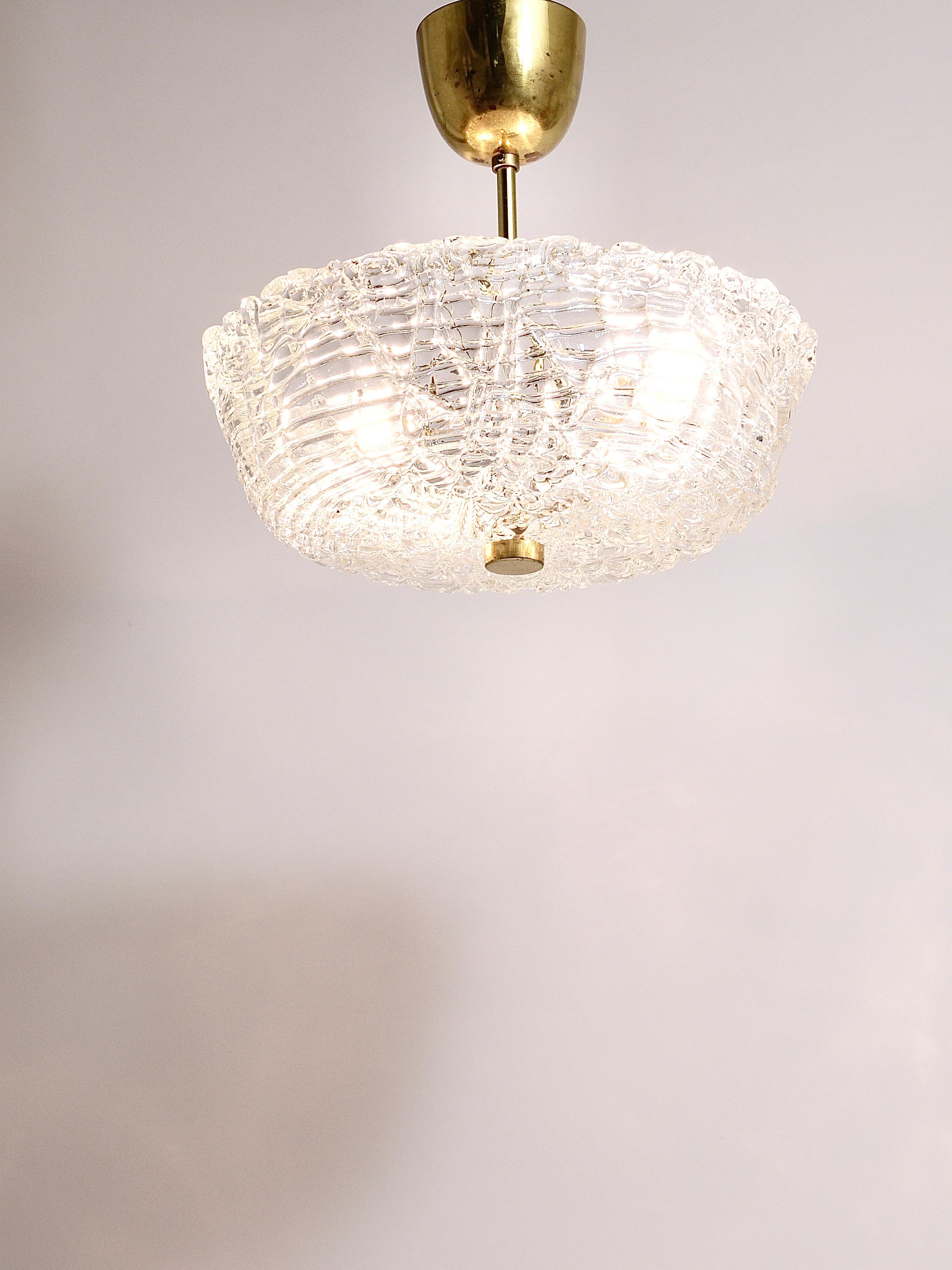 J.T. Kalmar Round Mid-Century Brass & Textured Glass Chandelier, Austria, 1950s For Sale 12