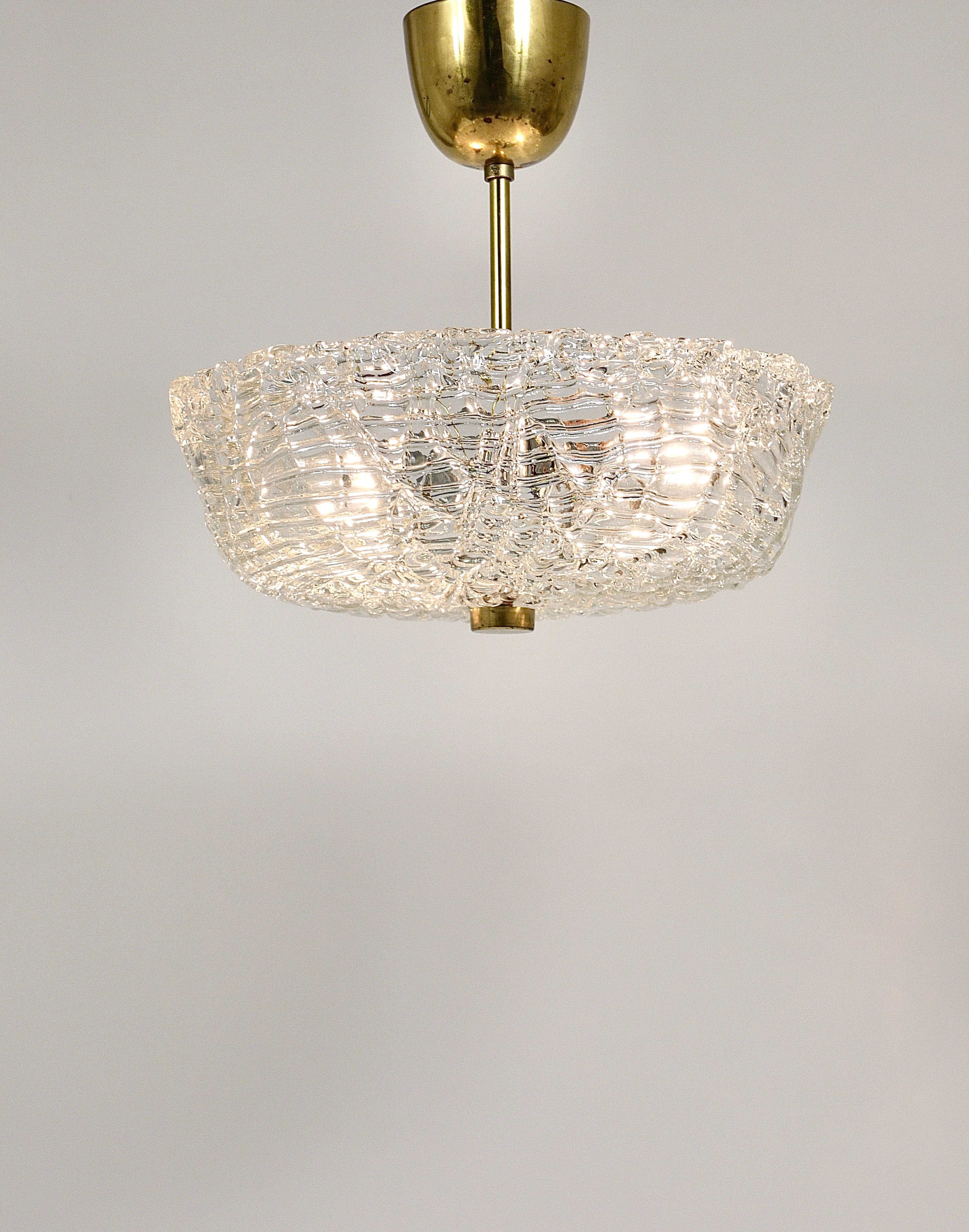 Mid-Century Modern J.T. Kalmar Round Mid-Century Brass & Textured Glass Chandelier, Austria, 1950s For Sale