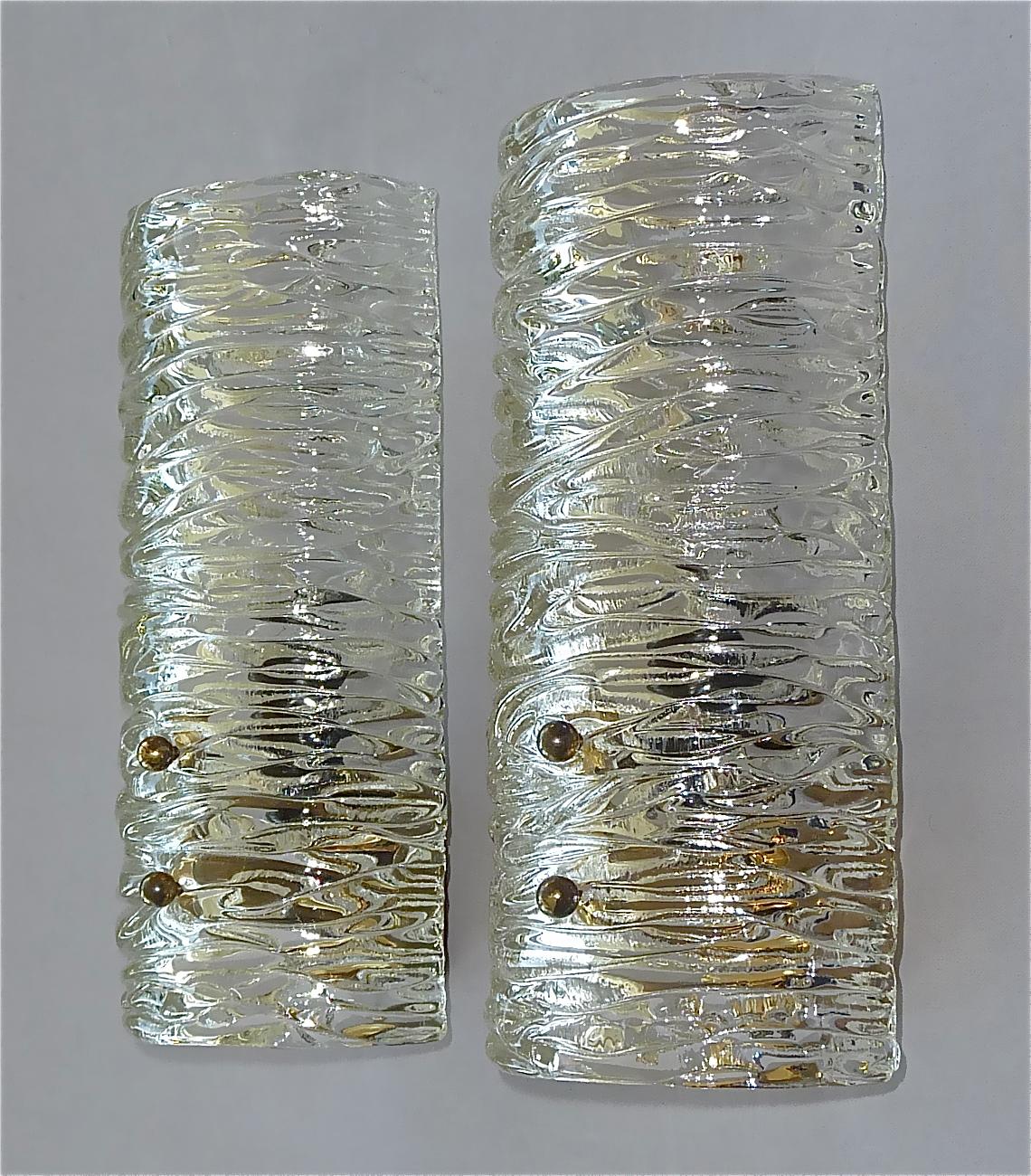 Fabulous pair of vintage Mid-Century J.T. Kalmar textured Murano glass wall lights, Austria circa 1950s to 1960s. Both sconces have a patinated brass base with one plastic fitting each for one E14 standard screw bulb to illuminate, a bent glass