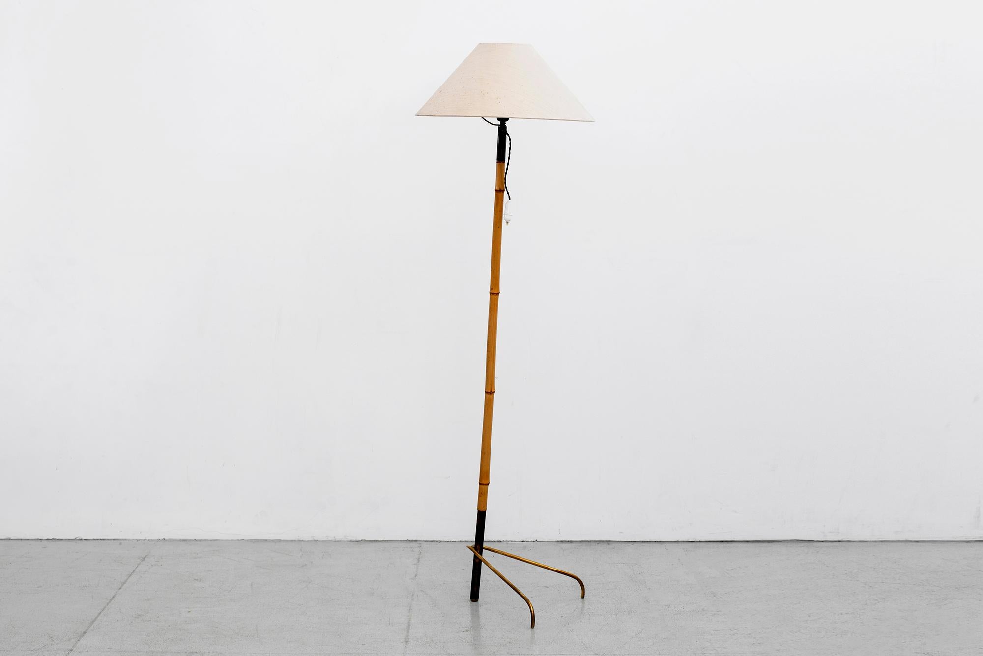 Beautiful floor lamp in the style of J.T. Kalmar.
Brass legged base with bamboo stem with original shade.
Vintage condition - New shade can be produced for additional cost.

 