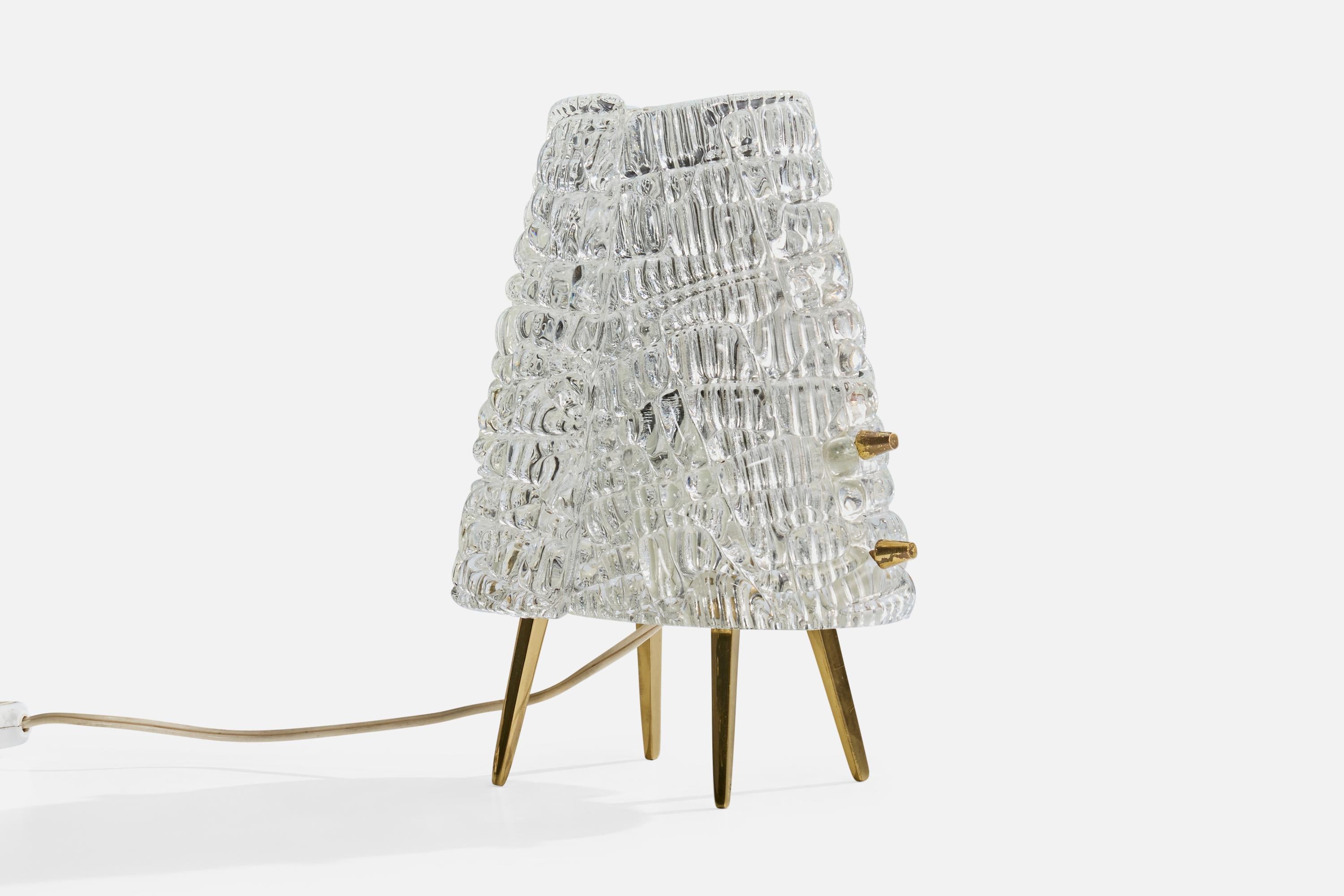 Lampe de table en verre et laiton produite par J.AT&T. Kalmar, Autriche, C.C., années 1960.

Dimensions de la lampe (pouces) : 9.375 