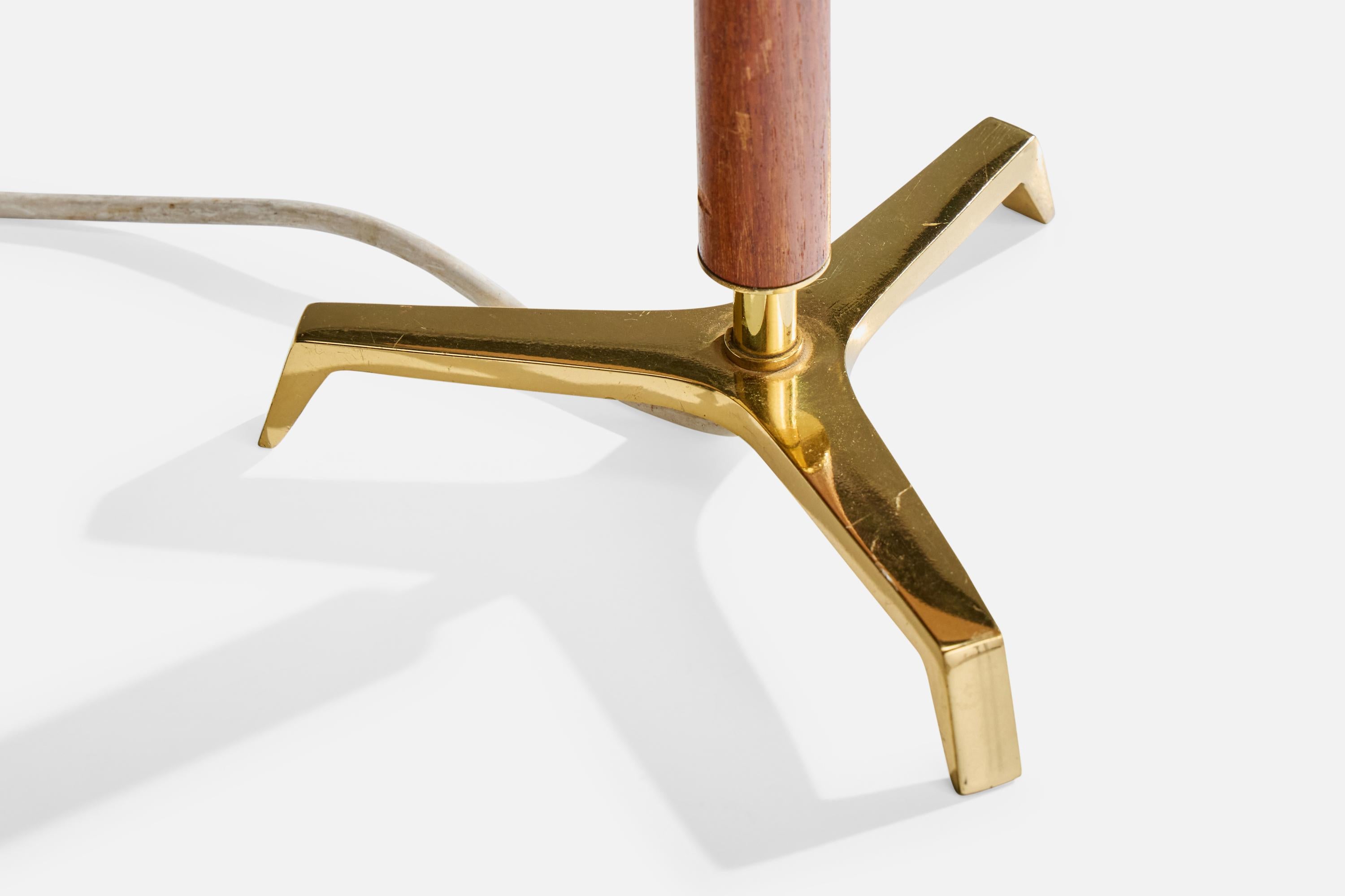 J.T. Kalmar, Tischleuchte, Messing, Teak, Österreich, 1960er Jahre (Mitte des 20. Jahrhunderts) im Angebot