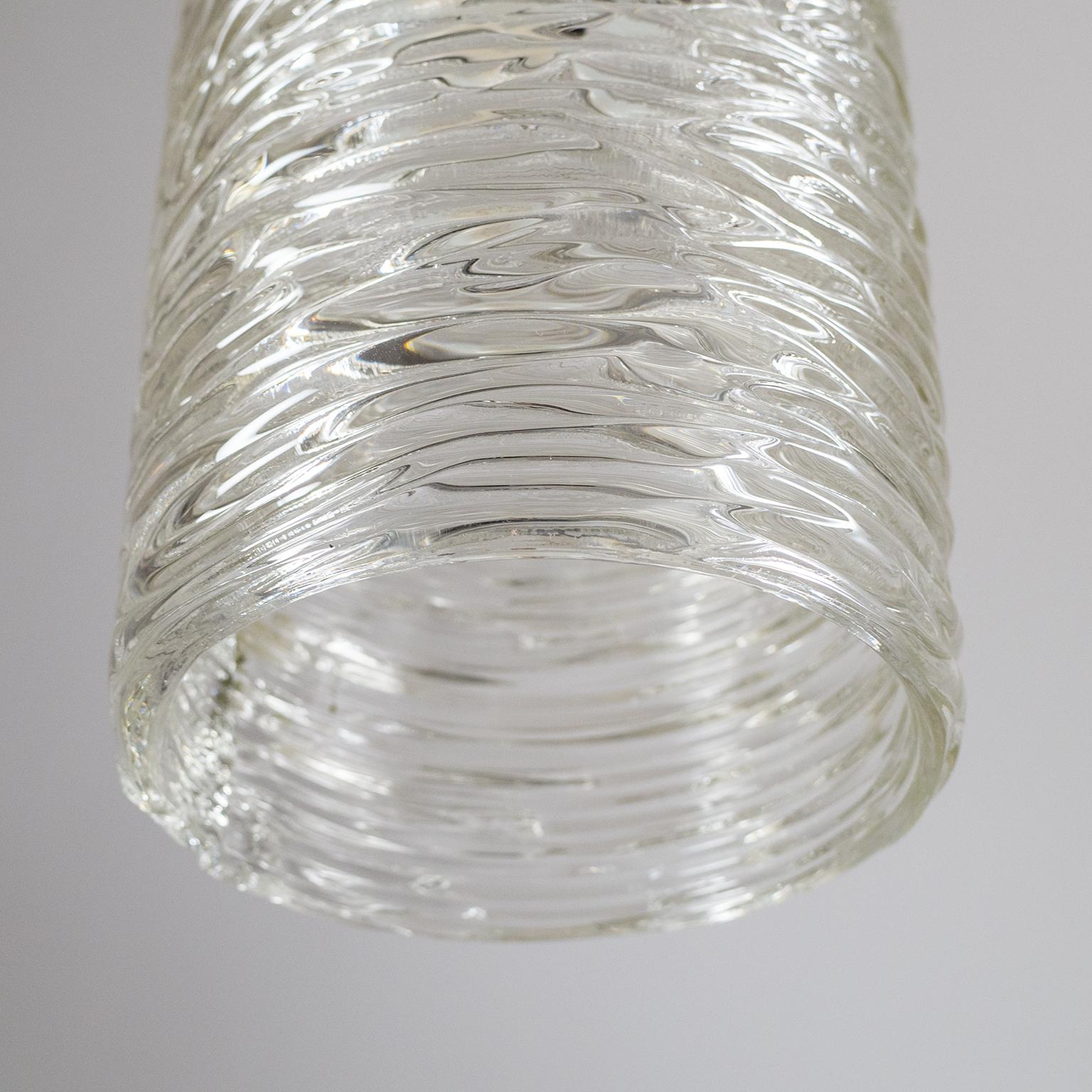 J.T. Kalmar Pendelleuchte aus strukturiertem Glas, 1950er Jahre (Messing) im Angebot