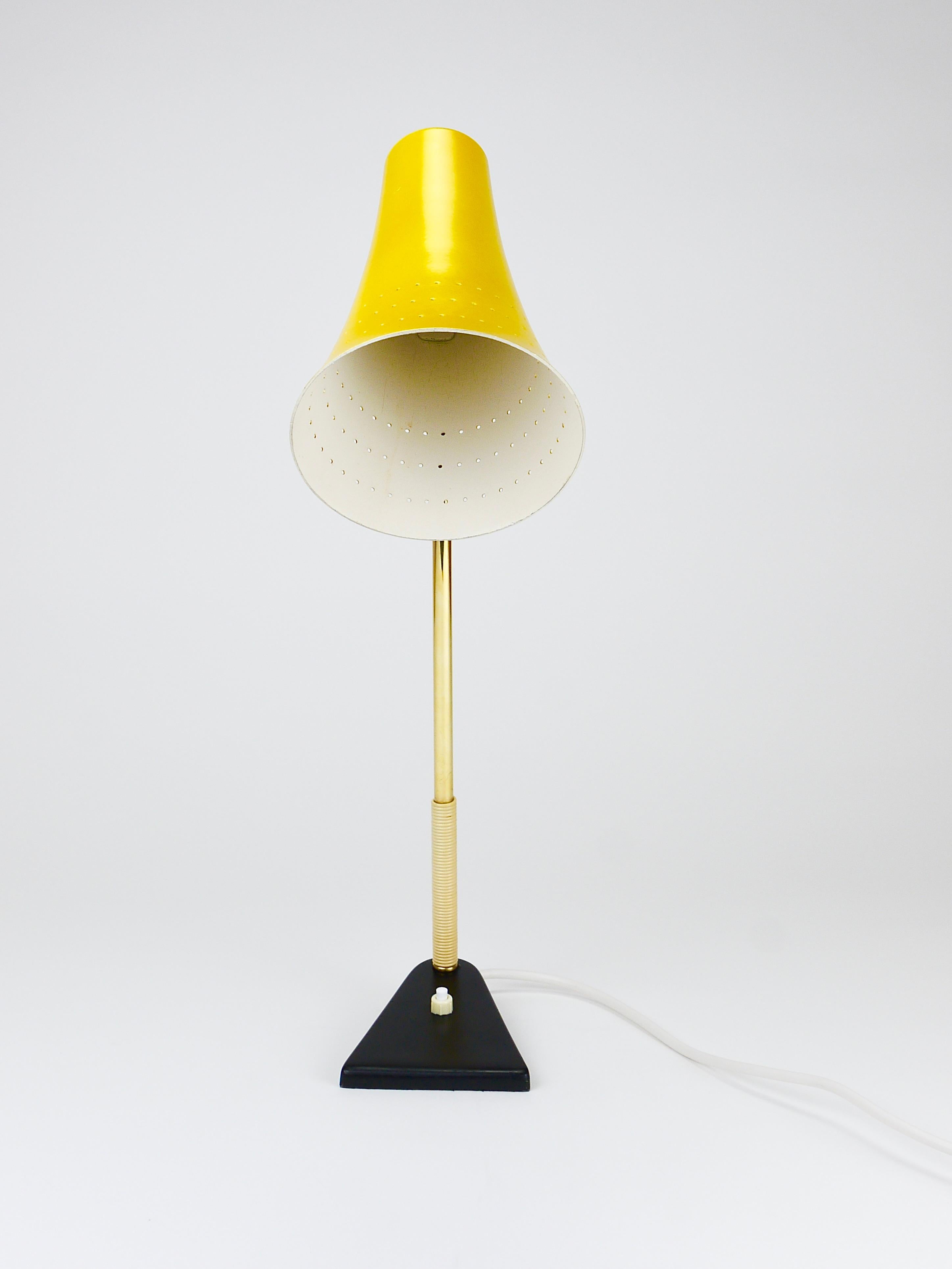 J.T. Kalmar Gelbe Tischbeistellleuchte, Messing & Eisen, Wien, Österreich, 1950er Jahre im Angebot 7