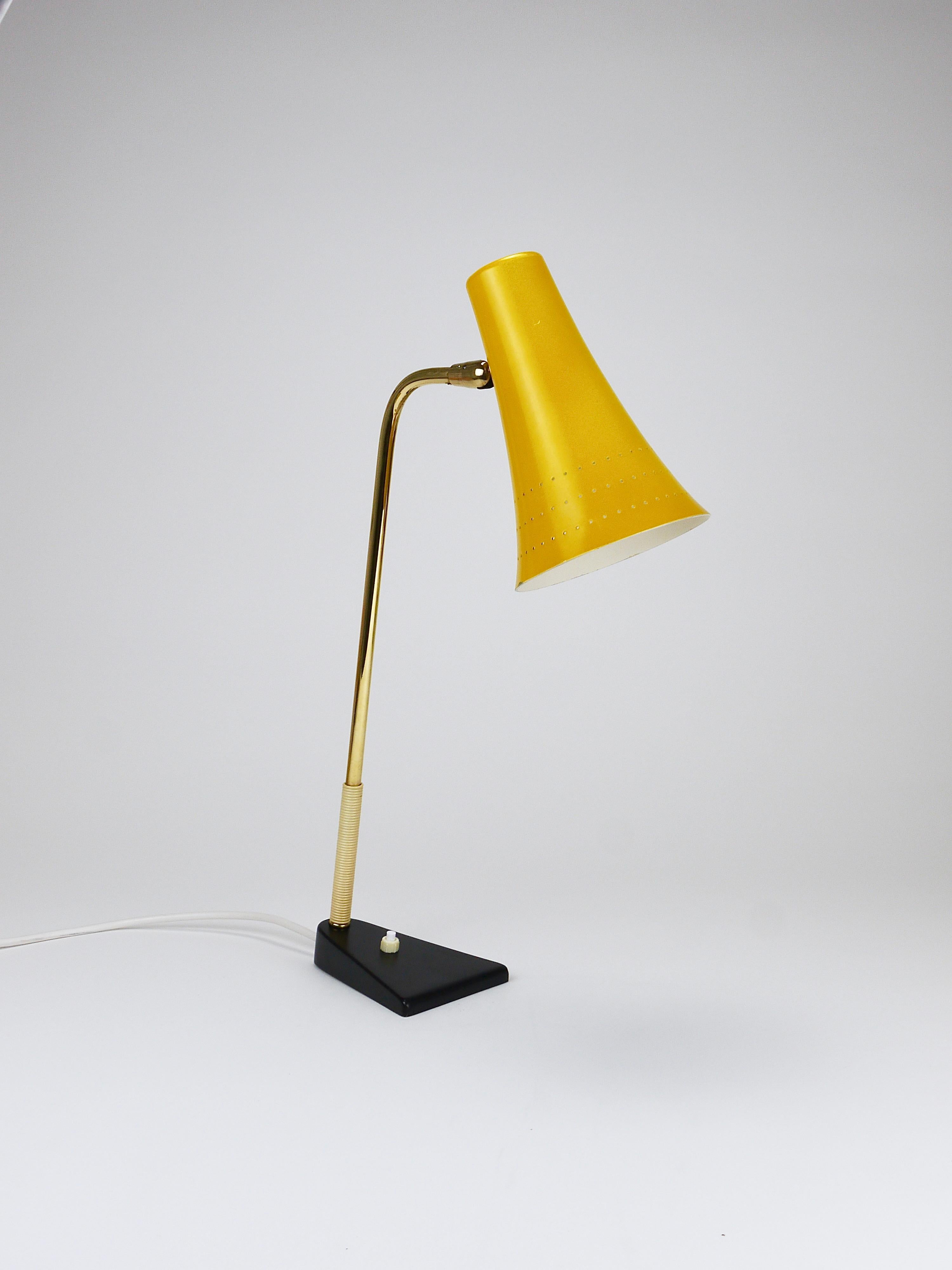 J.T. Kalmar Gelbe Tischbeistellleuchte, Messing & Eisen, Wien, Österreich, 1950er Jahre im Angebot 8