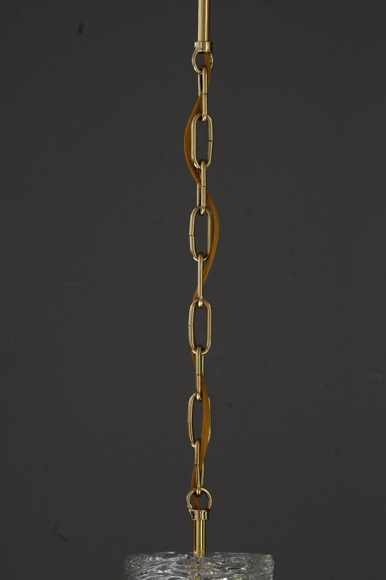 Milieu du XXe siècle J.T.Kalmar pendant  avec structure verre vienne vers 1950 en vente