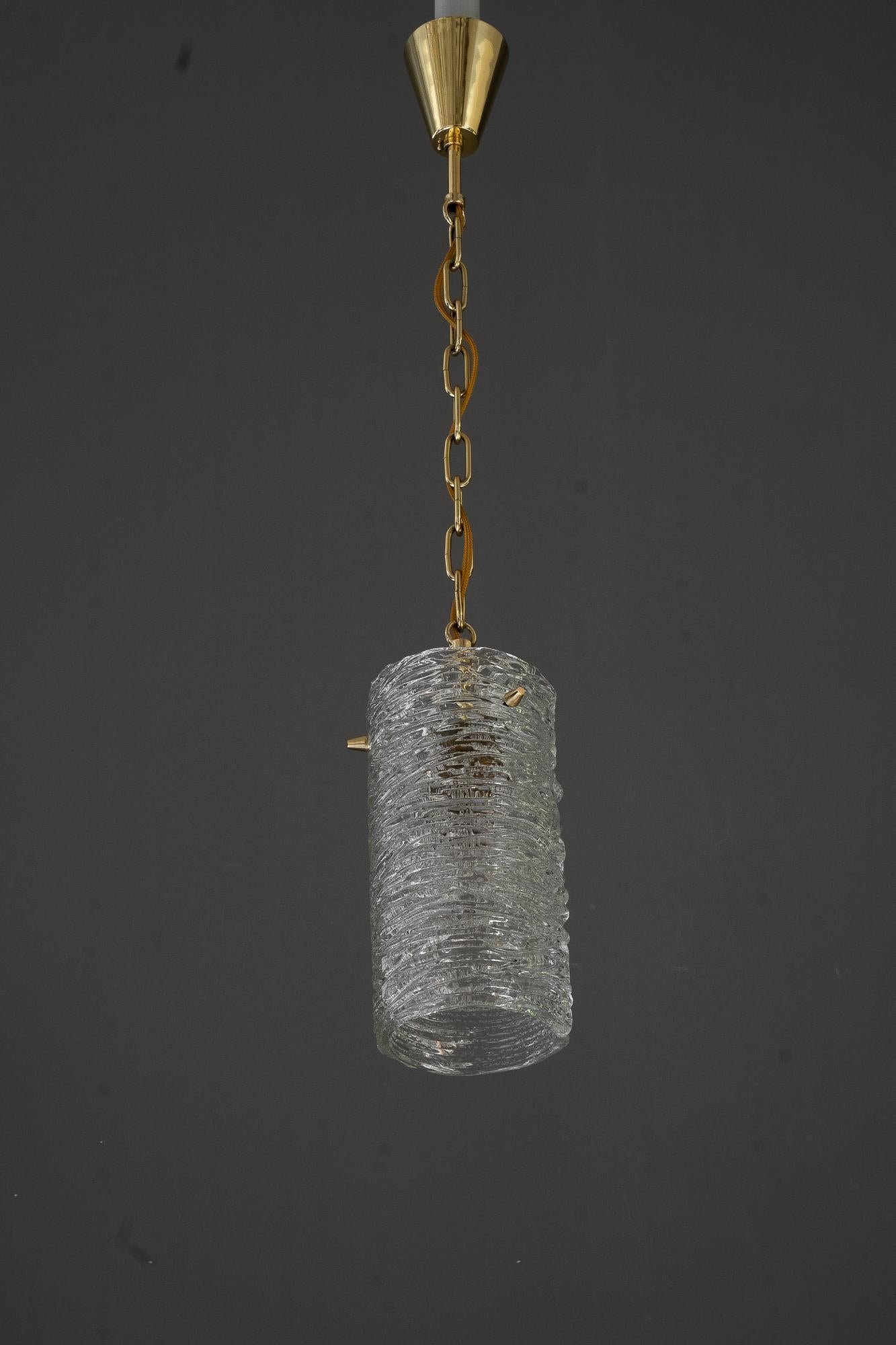 Laiton J.T.Kalmar pendant  avec structure verre vienne vers 1950 en vente