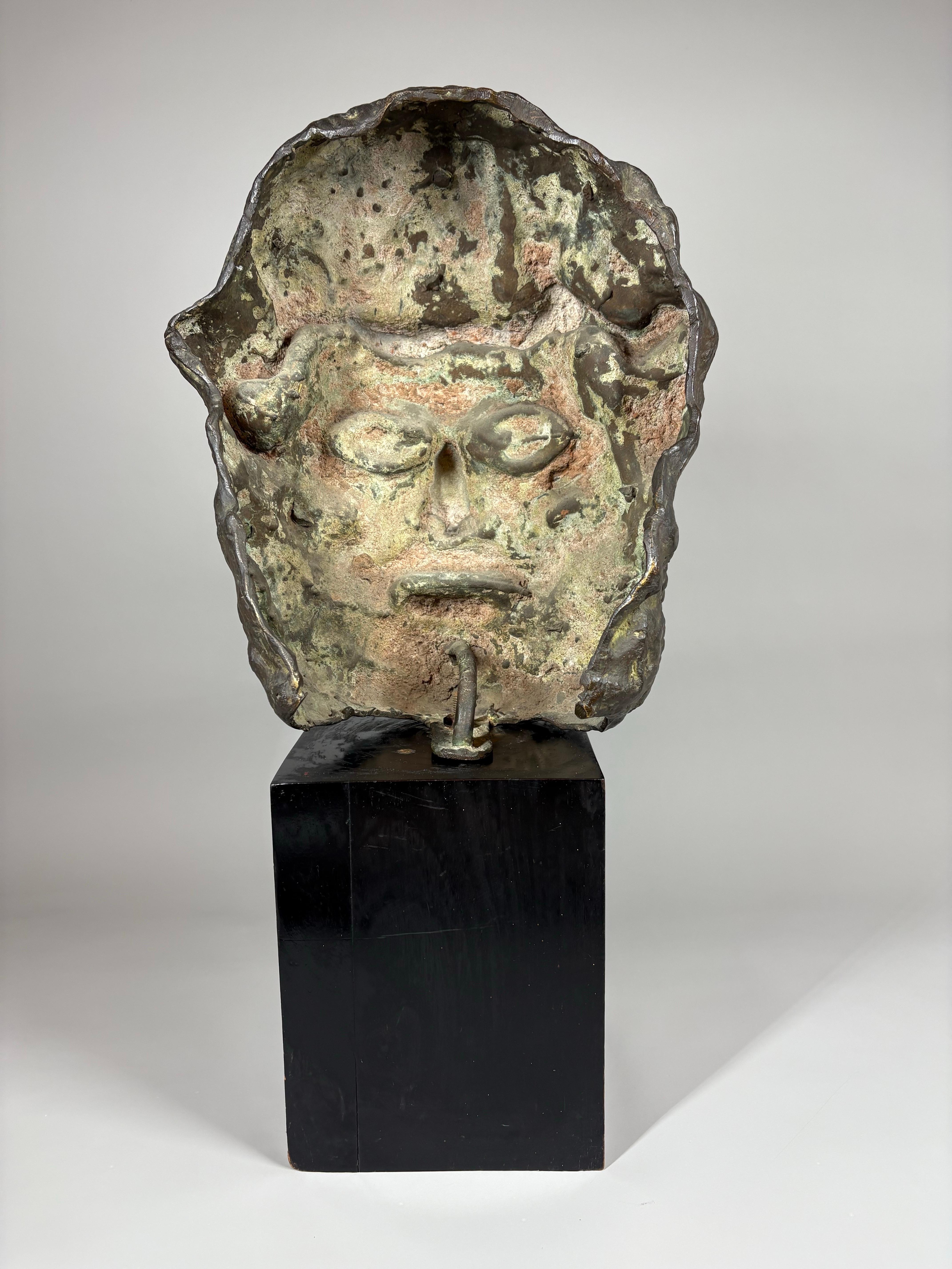 Juan Carlos Iramain (1900-1973), Bronze relief of bearded man in vendita 1