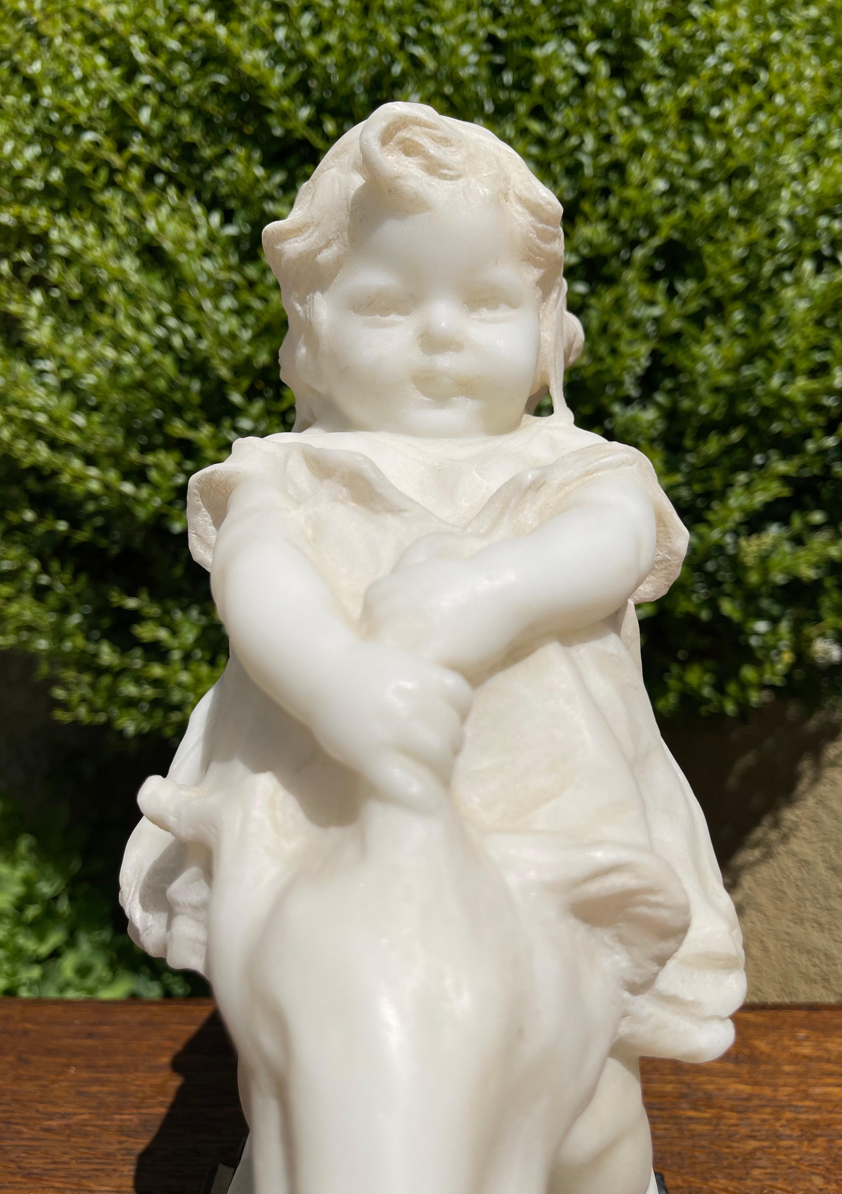 Juan Clara, Young Girl and the Cat, Carrara Marble, 19th Century In Good Condition For Sale In Beaune, FR