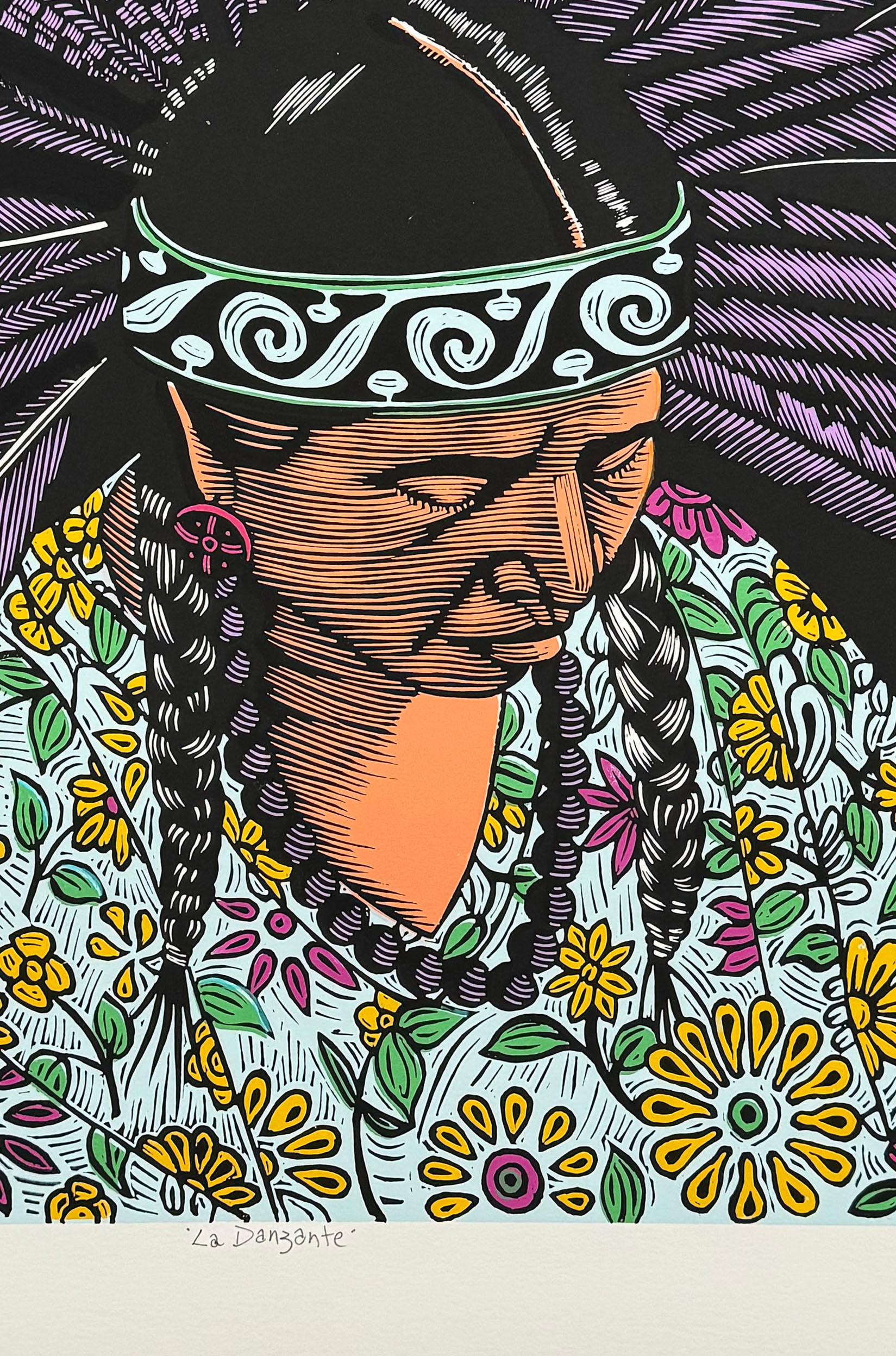 Medium: Siebdruck
Jahr: 2019
Bildgröße: 24 x 24 Zoll
Auflagenhöhe: 10

Bild einer amerikanischen Ureinwohnerin in traditionellem Gewand und mit zeremoniellem Tanz.

Als Kulturaktivist, Künstler und Grafiker hat Juan Fuentes seine Karriere dem Ziel