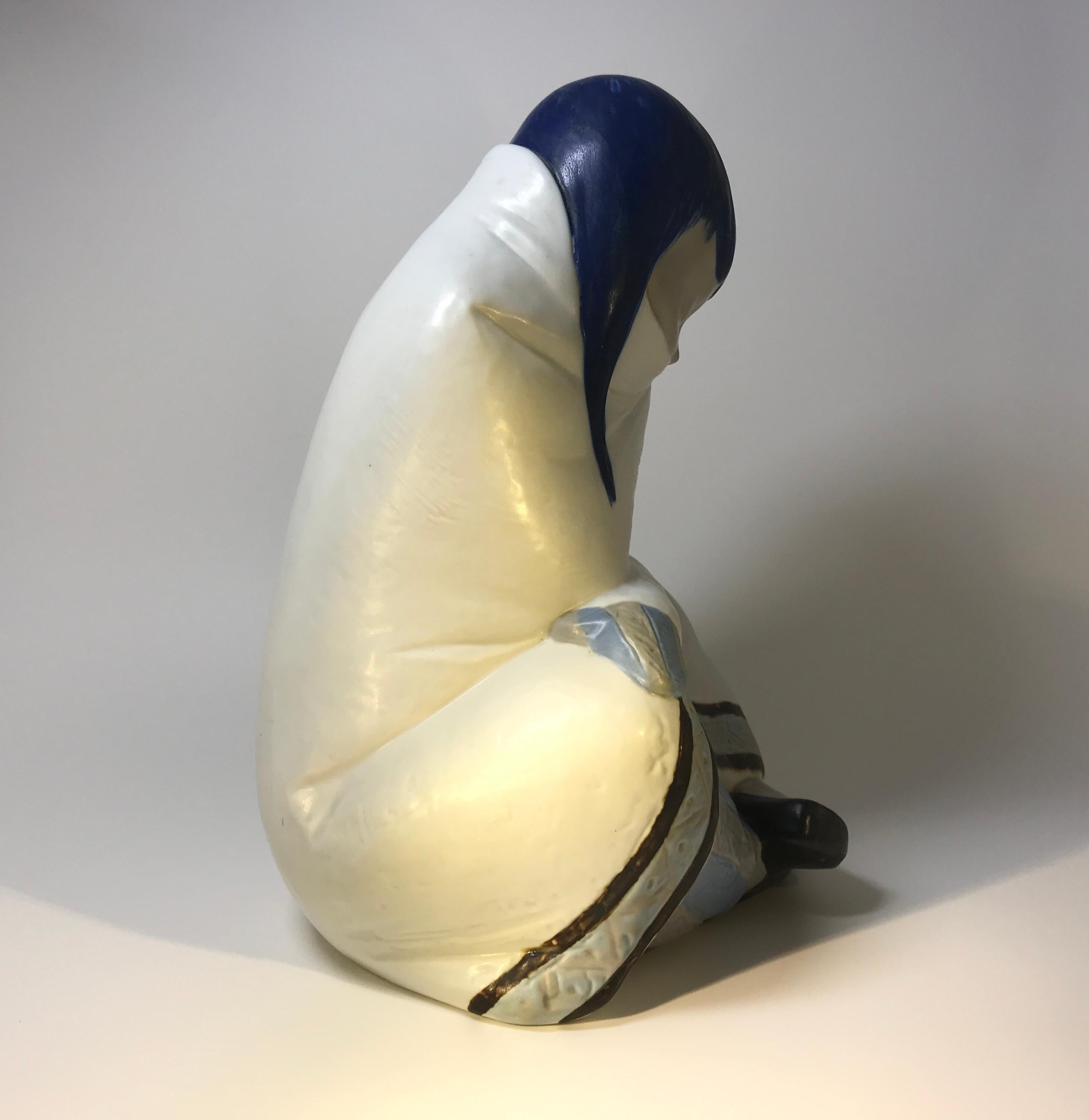 A much sought after retired Lladro Eskimo Girl Sleeping, by Juan Huerta. Figure has blue hair and wrapped in a white blanket. A very beautiful and calming piece
Gres matte glaze
circa 1970s
Excellent condition.