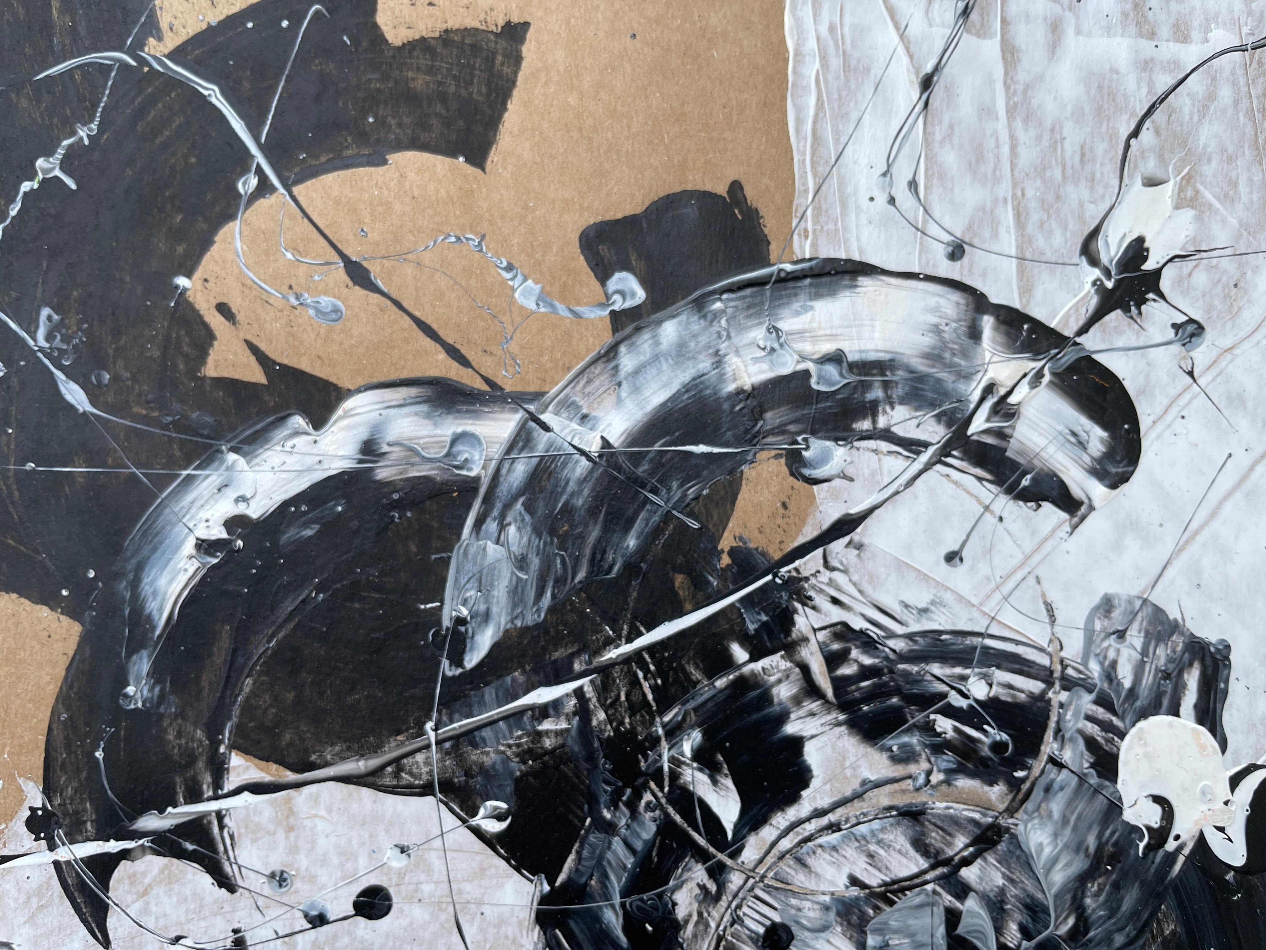 Braunes Papier 05 (Grau), Abstract Painting, von Juan Jose Garay