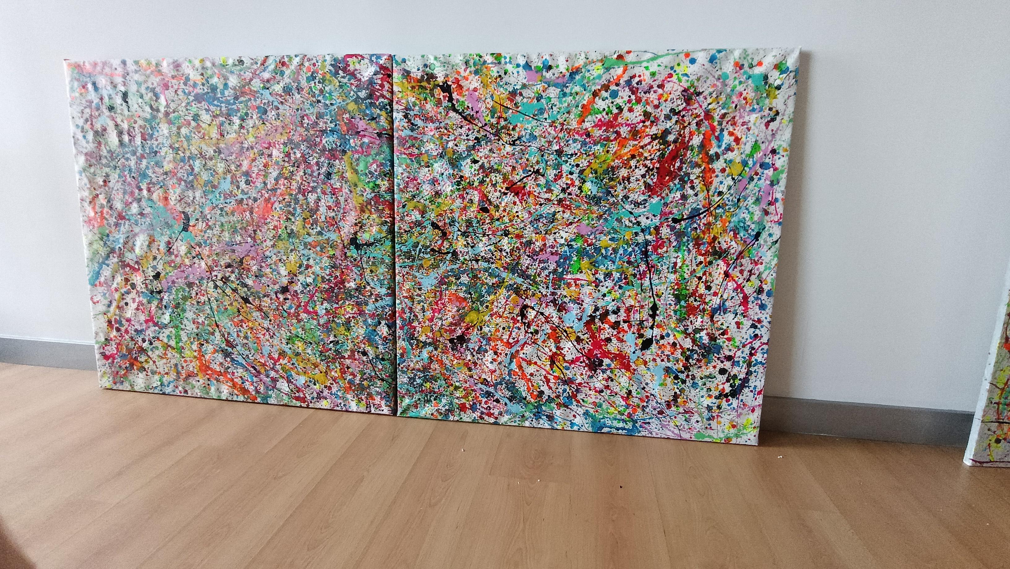 Echos des Chaos
Das Diptychon präsentiert sich als eine visuelle Explosion von Energie und Bewegung, aufgeteilt in zwei Leinwände, die miteinander kommunizieren. Die einzelnen Panels sind zwar unabhängig voneinander, weisen aber eine Kontinuität in