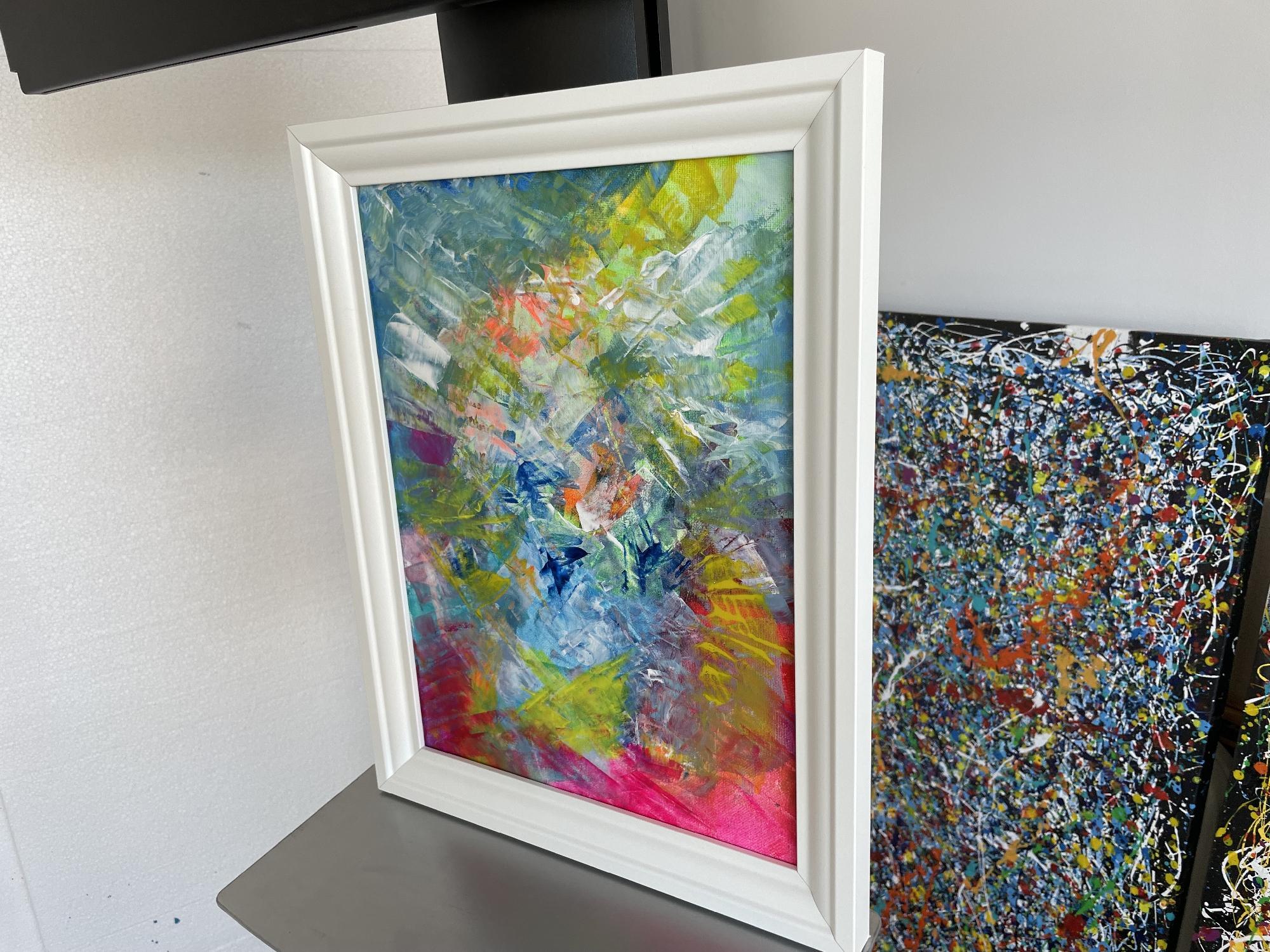 Ein abstraktes Acrylbild ist eine Explosion von Formen, Texturen und Farben, die zur persönlichen Interpretation einladen. Dynamische und freie Pinselstriche verflechten sich auf der Leinwand und schaffen Schichten von Tiefe und Bewegung. Kräftige