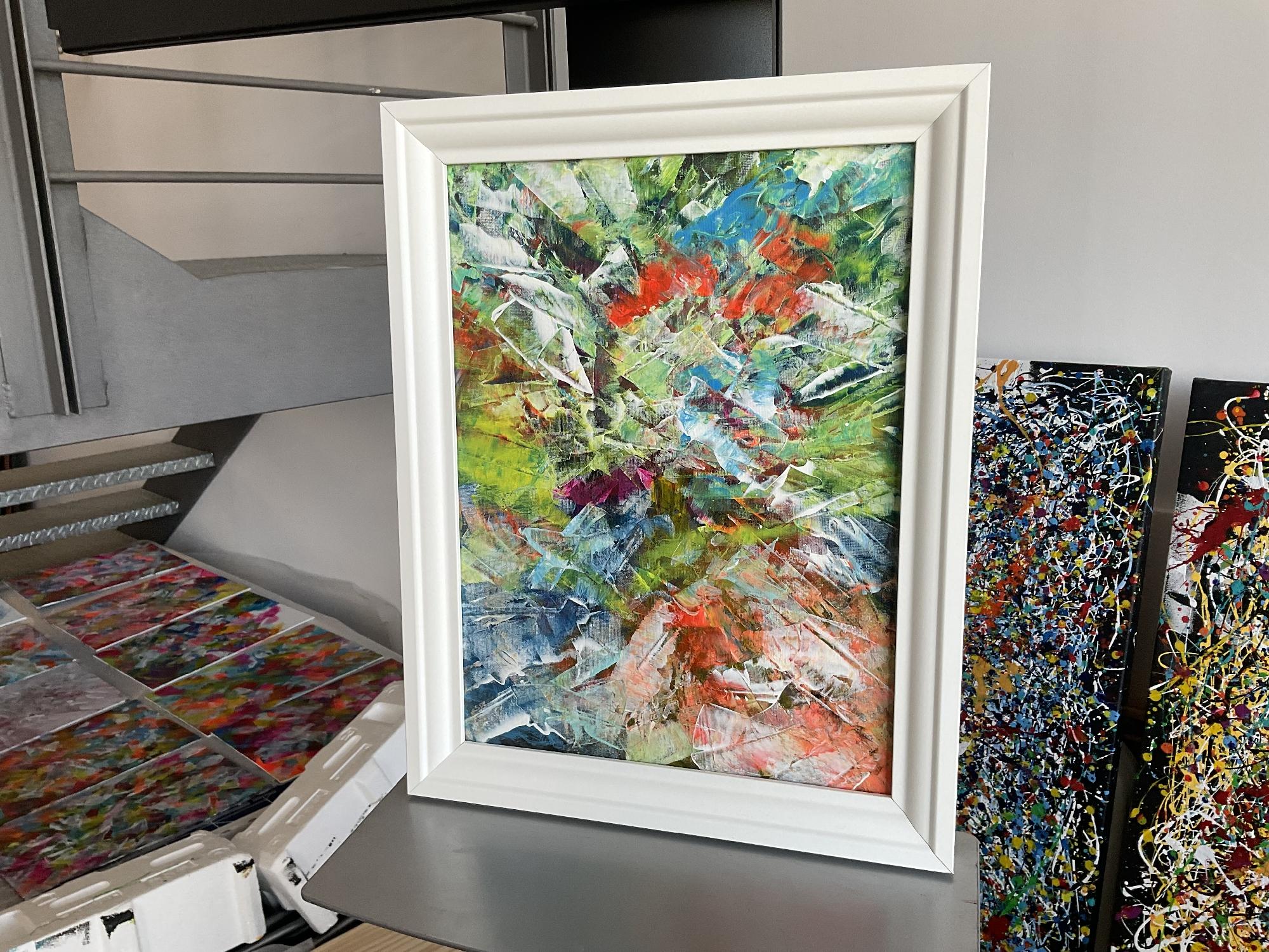 Ein abstraktes Acrylbild ist eine Explosion von Formen, Texturen und Farben, die zur persönlichen Interpretation einladen. Dynamische und freie Pinselstriche verflechten sich auf der Leinwand und schaffen Schichten von Tiefe und Bewegung. Kräftige