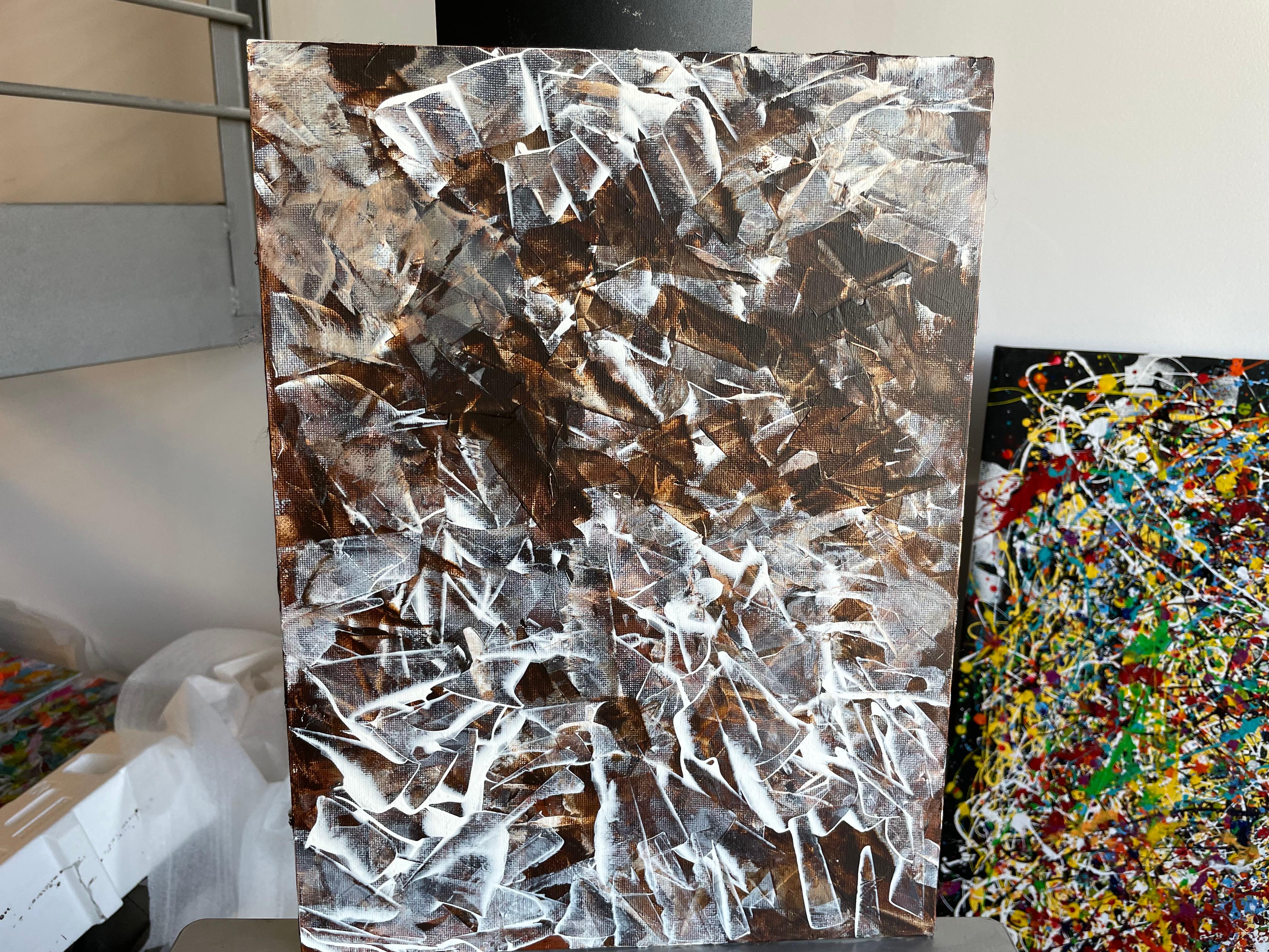 Un cuadro en acrílico abstracto es una explosión de formas, texturas y colores que invitan a la interpretación personal. A través del lienzo, pinceladas dinámicas y libres se entrelazan, creando capas de profundidad y movimiento. Tonos vibrantes,
