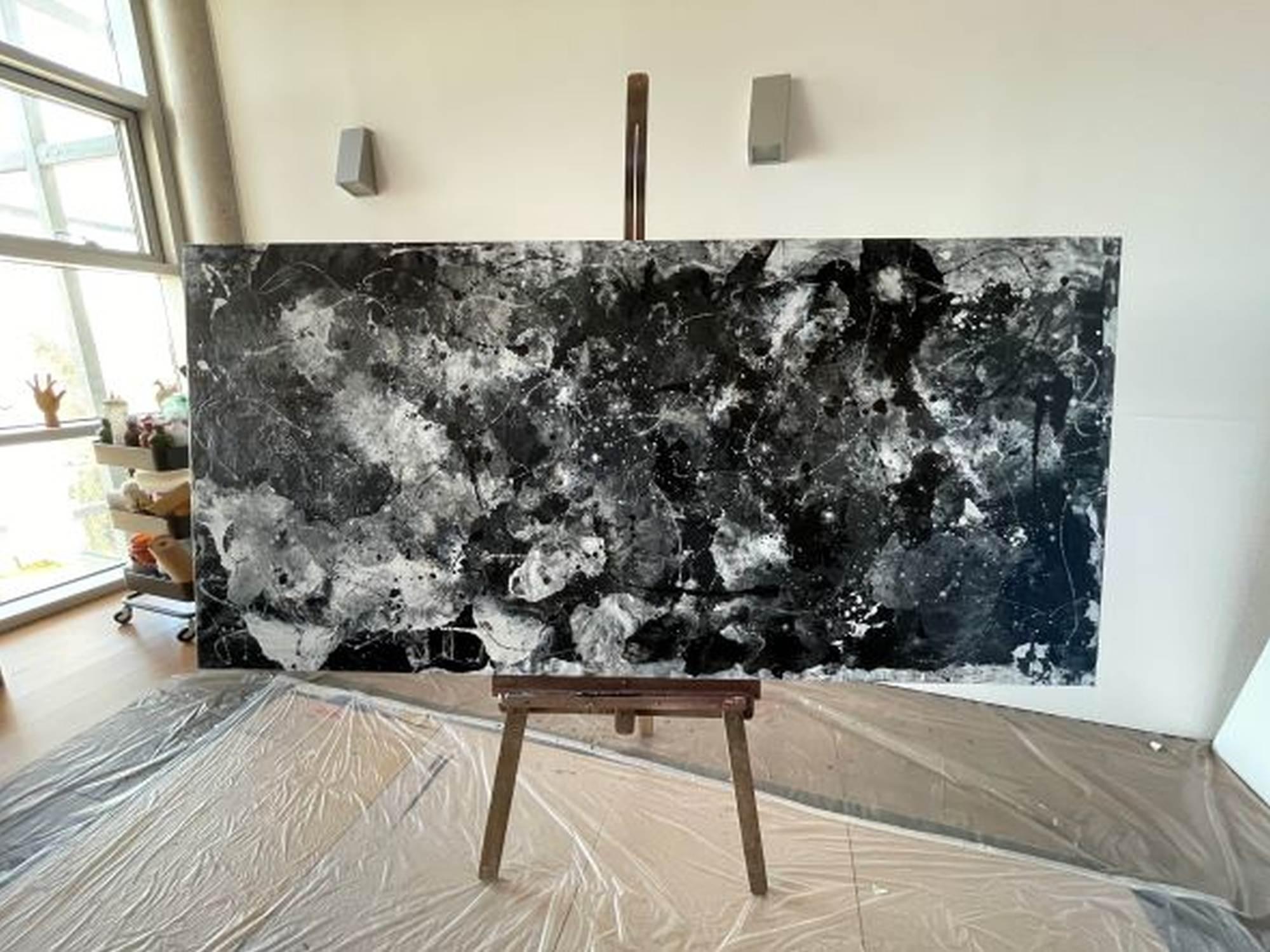 Due to the size of the work, it was sent rolled in a tube

The abstract painting that appears before your eyes is a fascinating exploration of black, gray, and white tones that intertwine and merge in a dance of contrasts and subtleties. At first