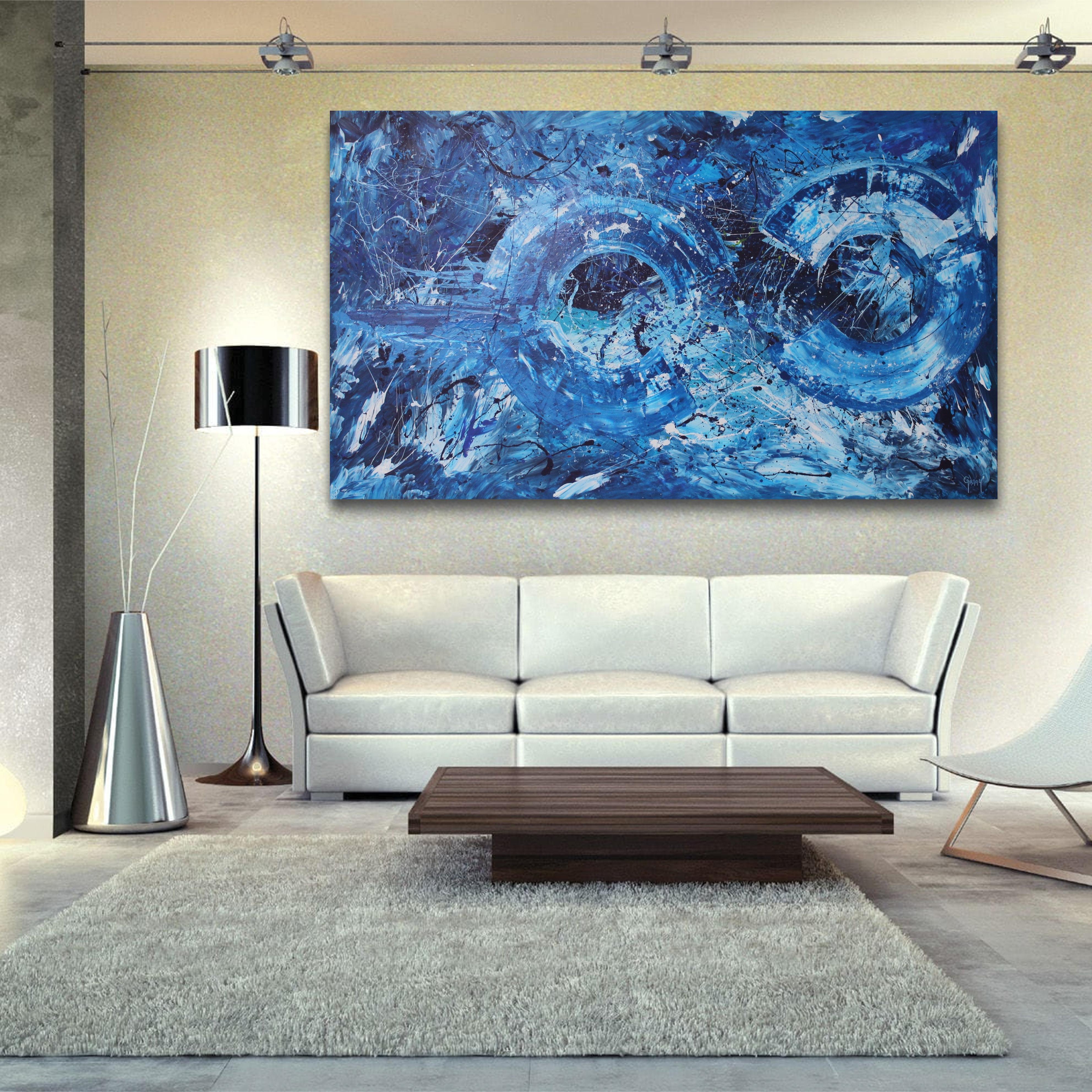 Quand une femme baigne en bleu - Bleu Interior Painting par Juan Jose Garay