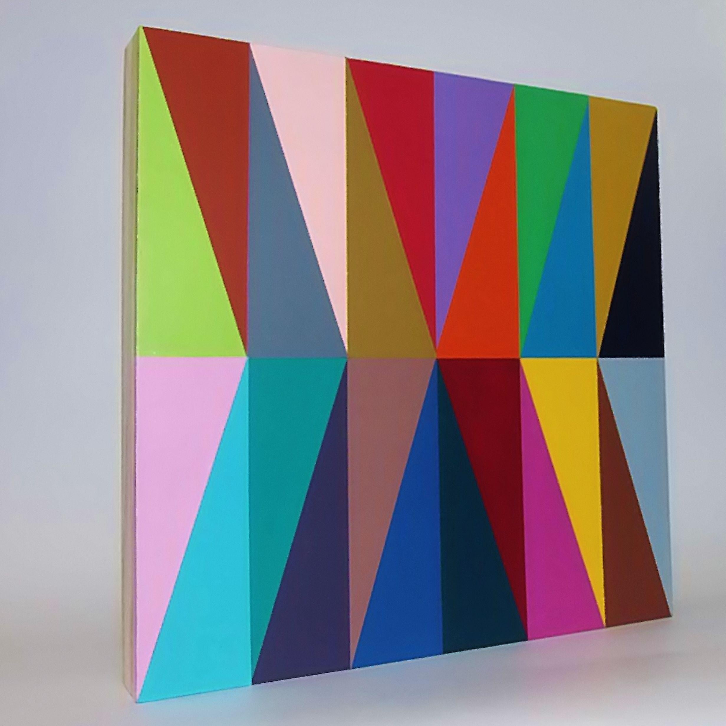 Triangulation II, 2019, peinture, acrylique sur panneau de bois - Abstrait Painting par Juan Jose Hoyos Quiles