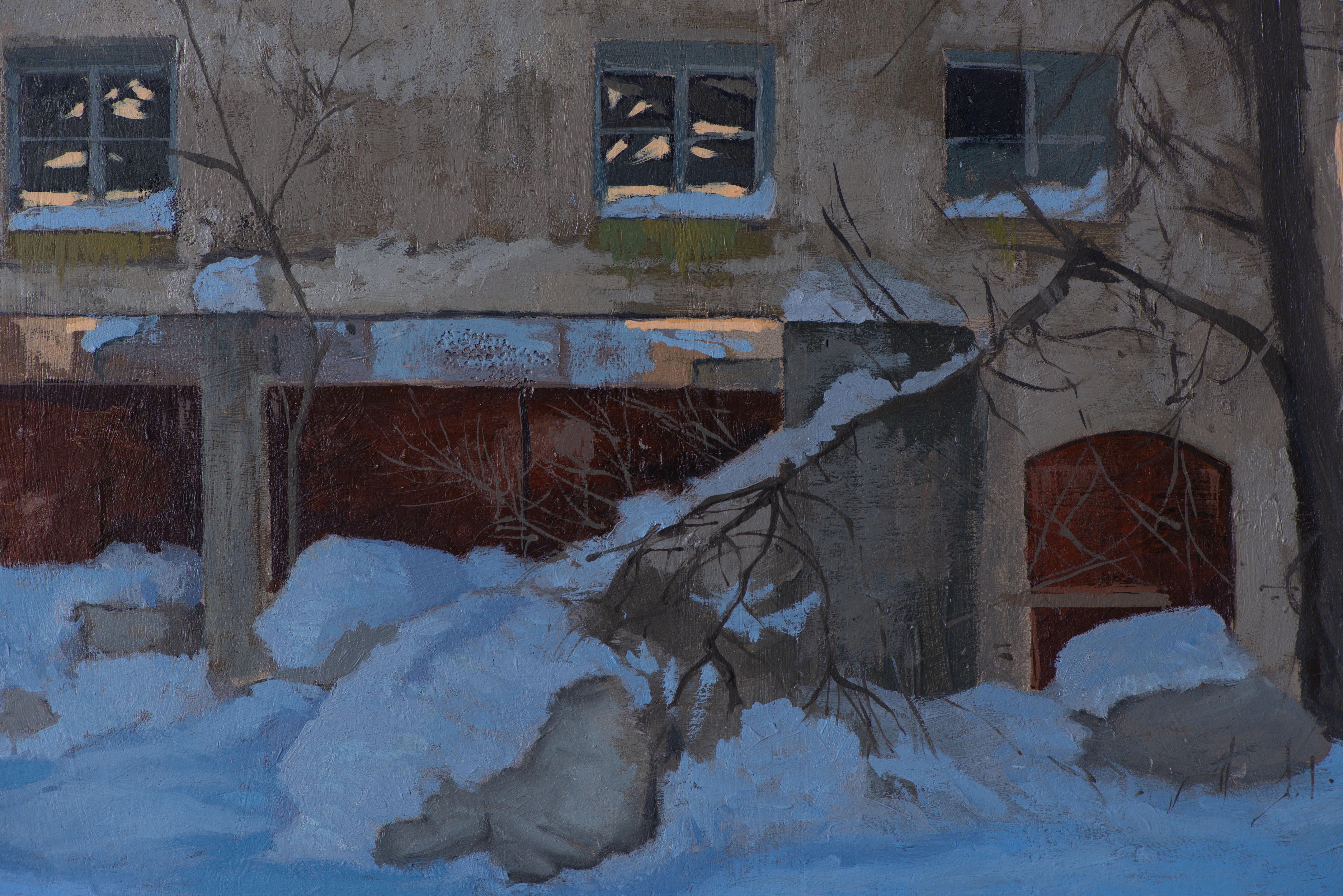 Auf diesem Ölgemälde sieht der Betrachter eine heitere und nostalgische Szene: alte Scheunen oder Getreidespeicher in Ruinen, die von einer Schneedecke bedeckt sind. Der Schnee, der allgegenwärtig ist, verwandelt die Landschaft in einen Ort der Ruhe
