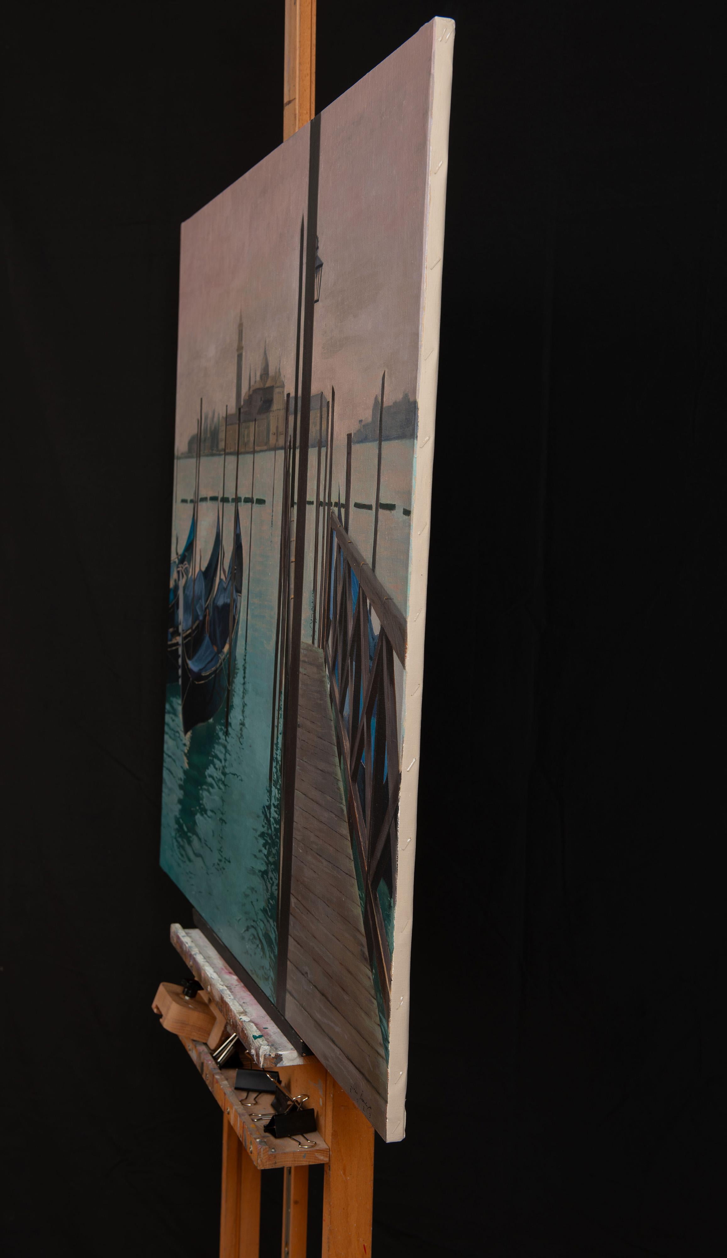 J'ai peint cette vue du canal de Venise par un matin gris et brumeux, en jouant avec le chromatisme de la scène pour altérer les couleurs et créer une luminosité particulière. J'ai utilisé des tons doux pour envelopper la ville d'une atmosphère