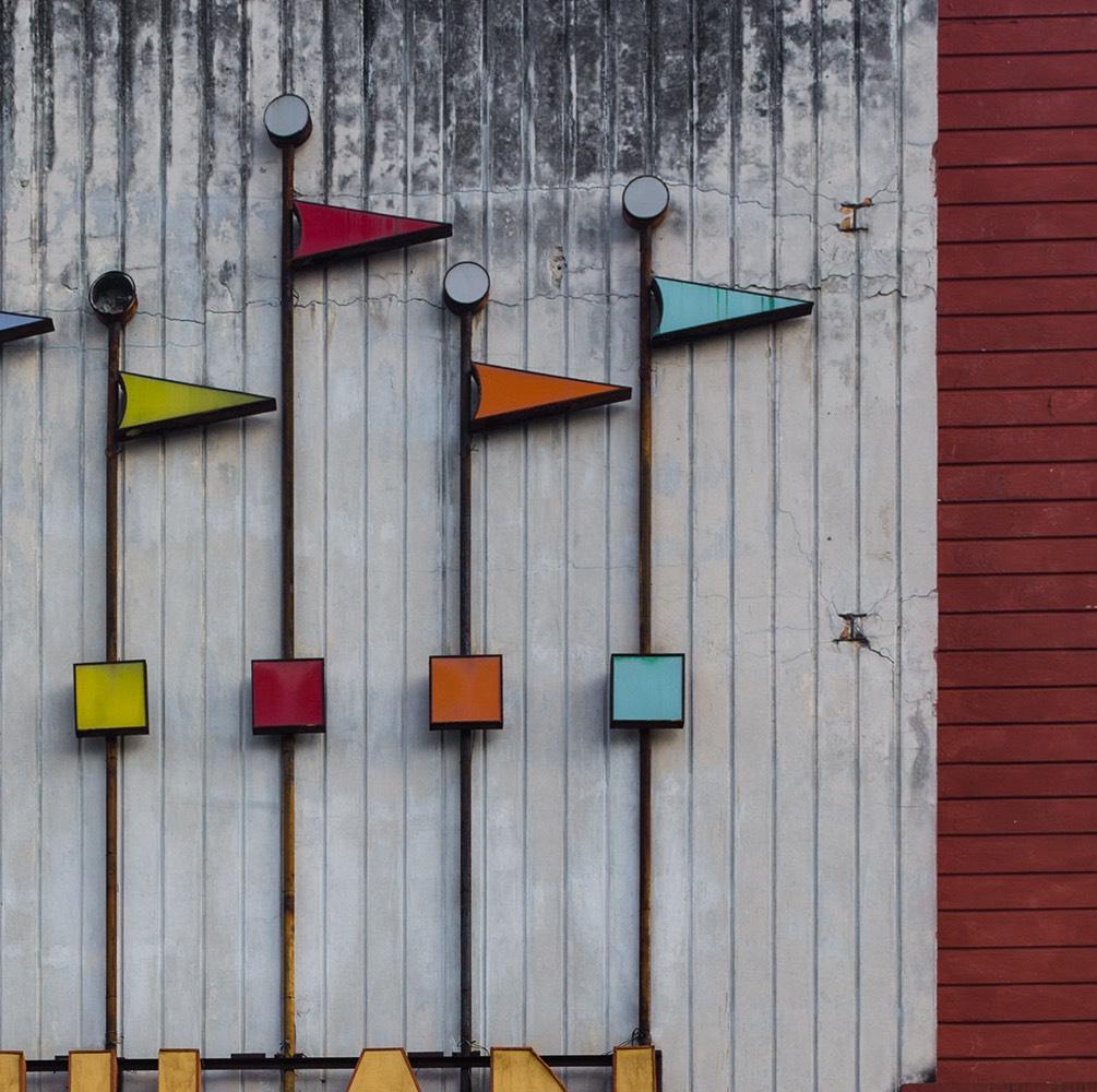 Milan. Photographie couleur - Gris Color Photograph par Juan Pablo Castro