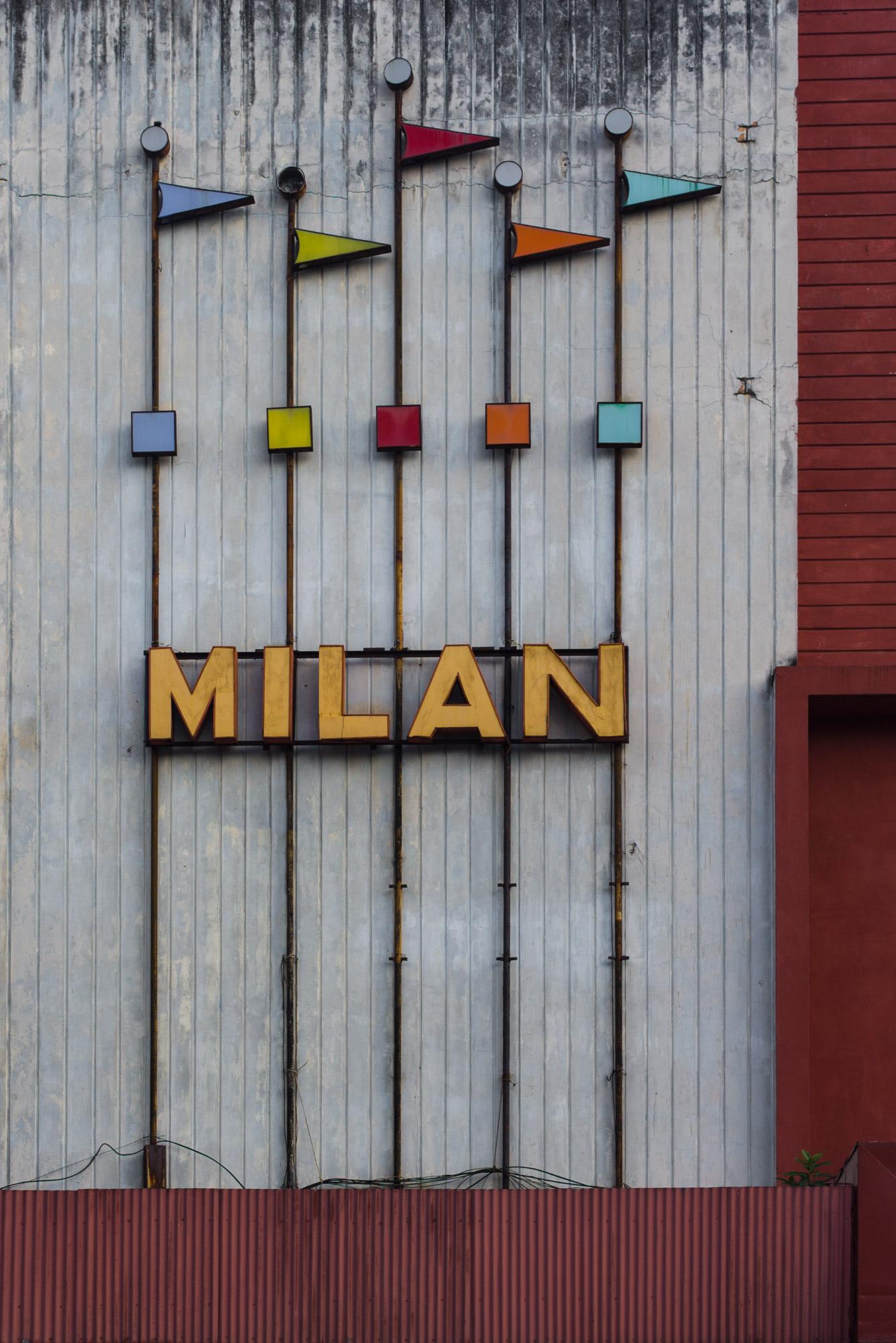 Color Photograph Juan Pablo Castro - Milan. Photographie couleur