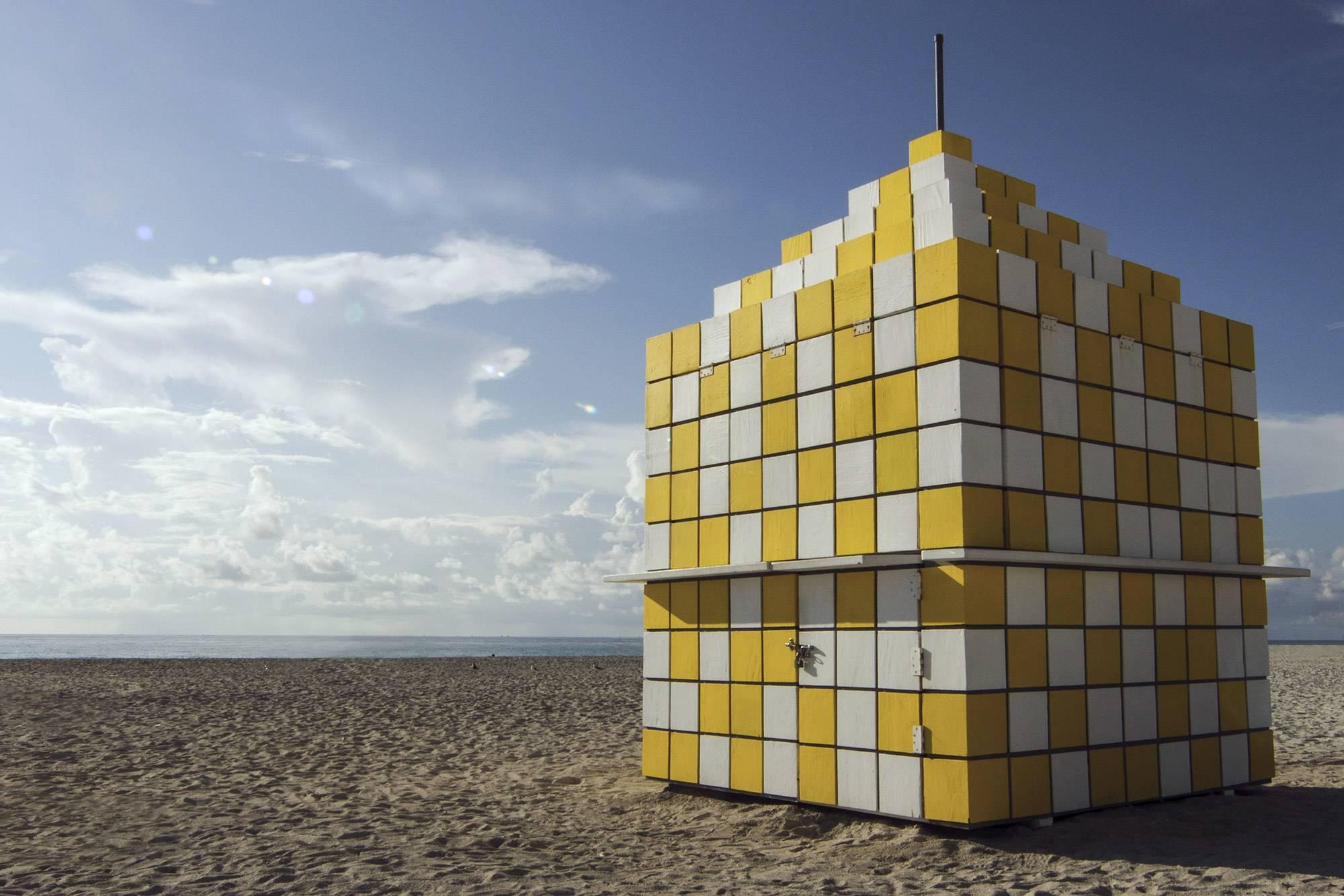 Juan Pablo Castro Color Photograph – Rubik's Cube. Architektonische Farbfotografie in limitierter Auflage