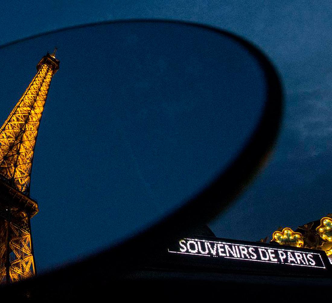 Souvenirs de Paris 4 Alleinerziehen. Paris. Architektur-Landschaftsfotografie in Farbe (Zeitgenössisch), Photograph, von Juan Pablo Castro