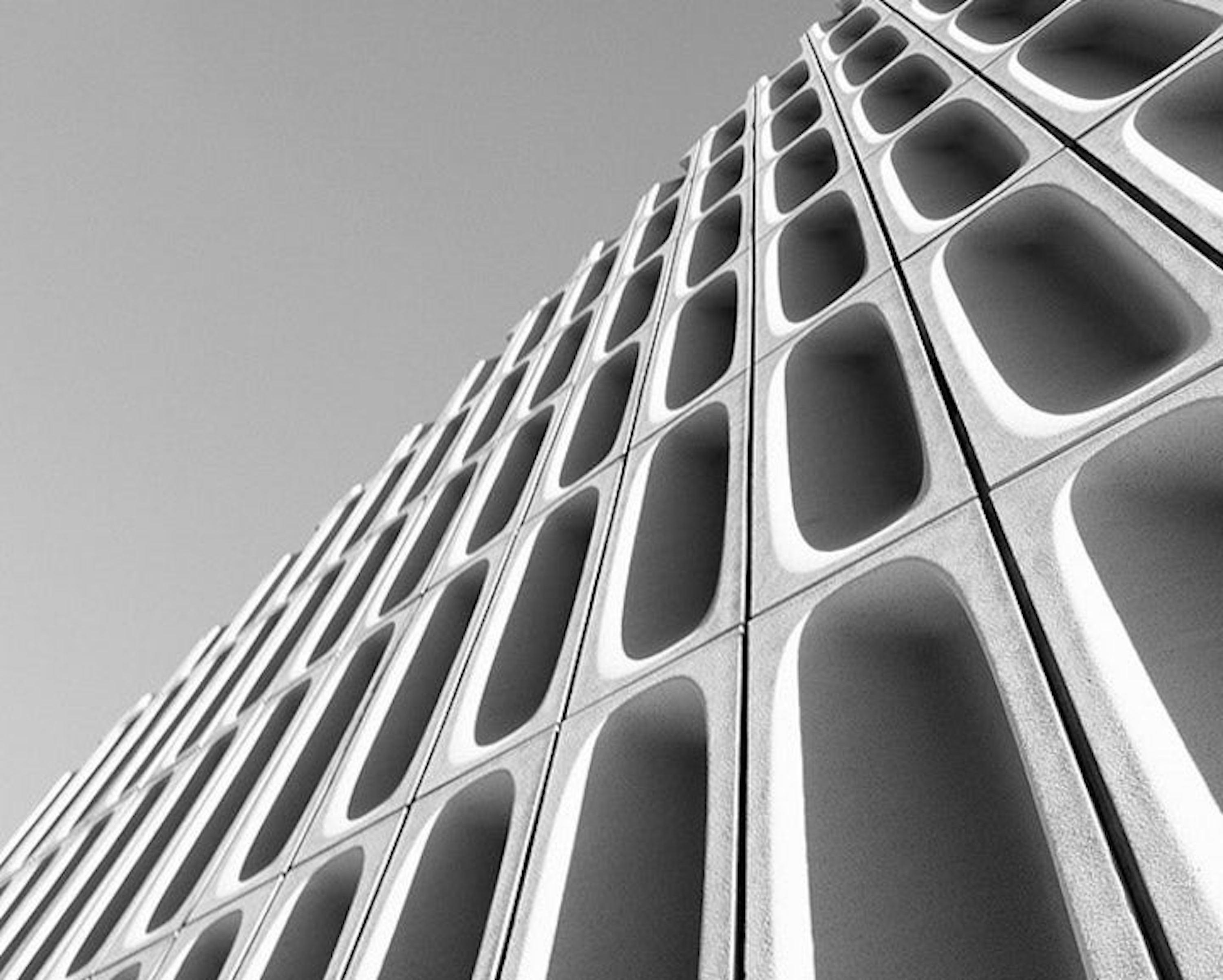 Ohne Titel 1. Architekturfotografie in limitierter Auflage aus Schwarz-Weiß (Zeitgenössisch), Photograph, von Juan Pablo Castro