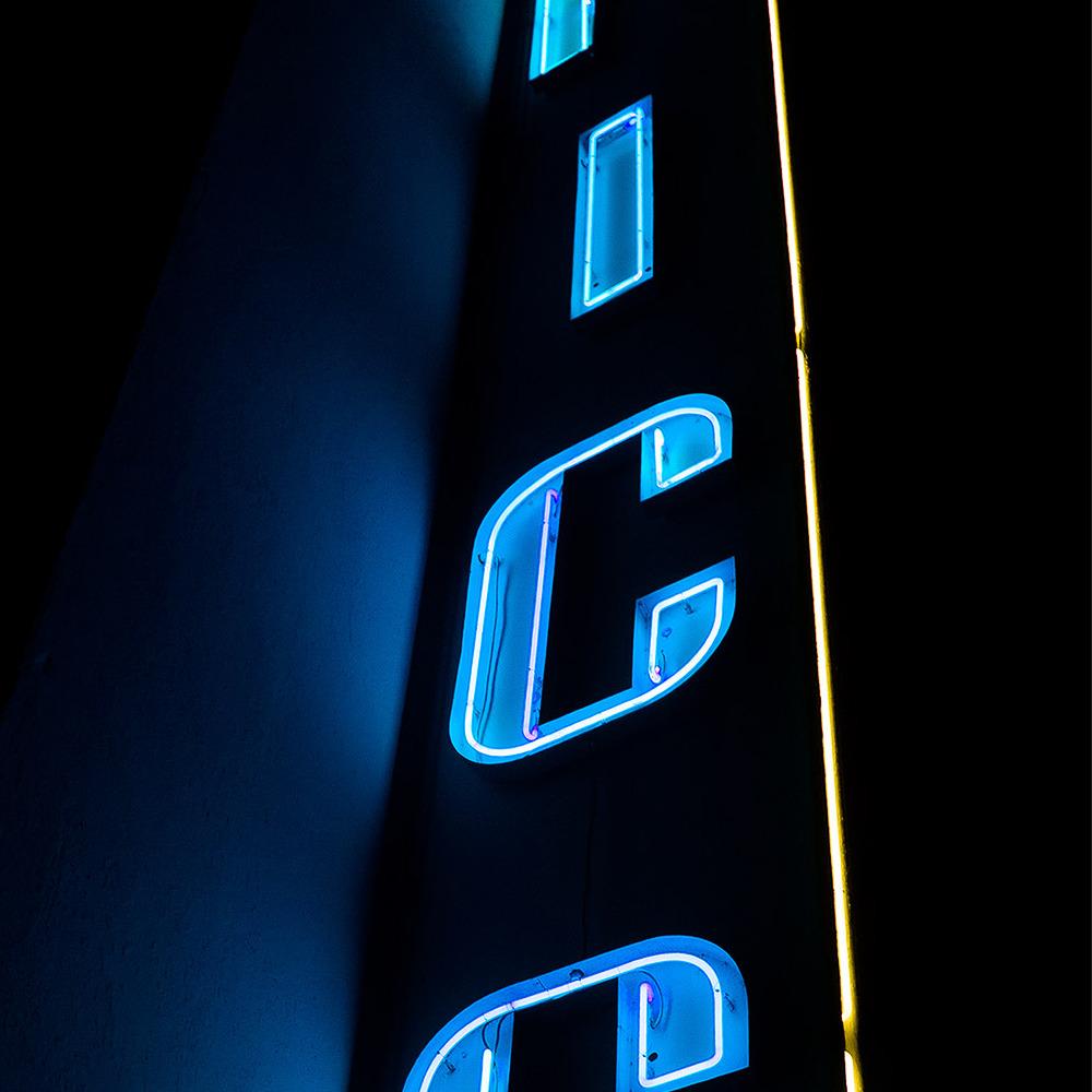 Very Tropical But At Night. Color Photography in vendita 2