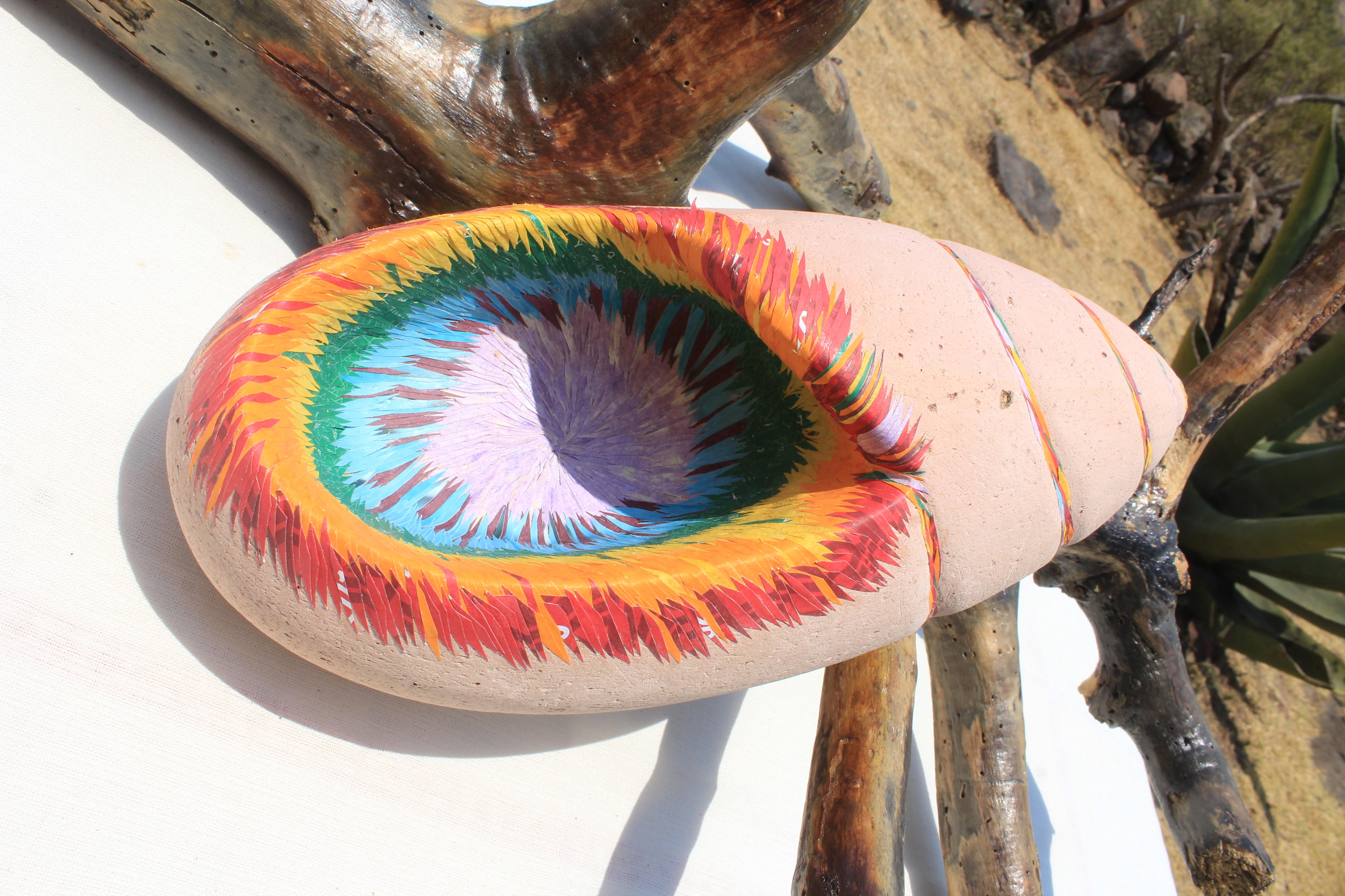 #mandala #spiritualart #introspecction #scultura #natura #paesaggio #informazione #outdoors #contemporaryart #pietra #colore #energia #seme

JUANA MARTÍNEZ 
 (Tlalpujajua, Michoacán, 1953) Vive e lavora a Tlalpujahua, Michoacán. 

Juana vive in una