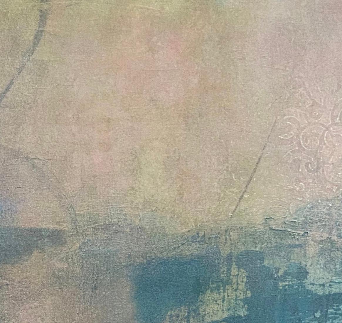 Le lever du soleil sur la baie, paysage marin contemporain, bleu, rose, réflexion, flair asiatique - Impressionnisme abstrait Painting par Juanita Bellavance 