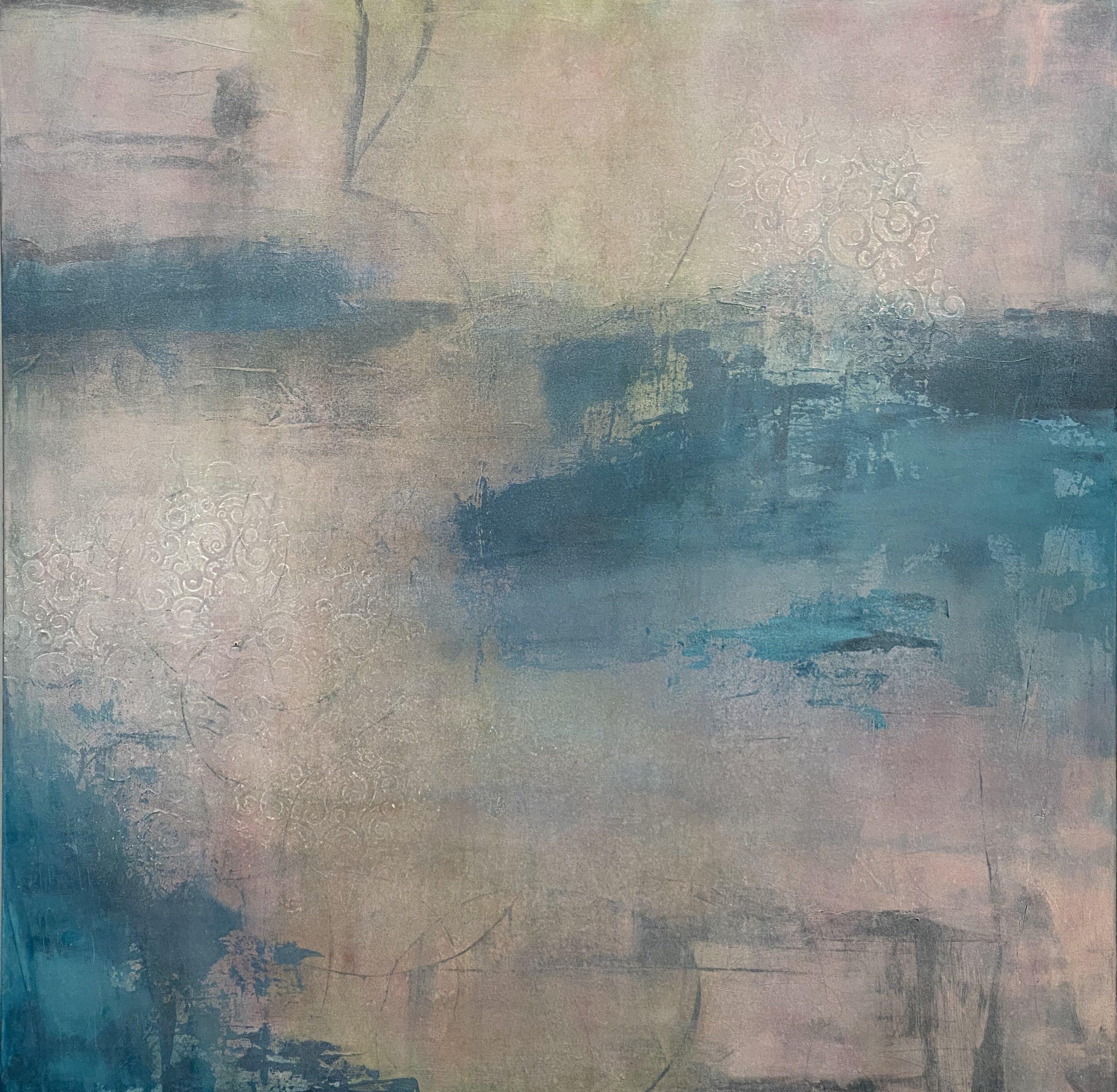 Abstract Painting Juanita Bellavance  - Le lever du soleil sur la baie, paysage marin contemporain, bleu, rose, réflexion, flair asiatique