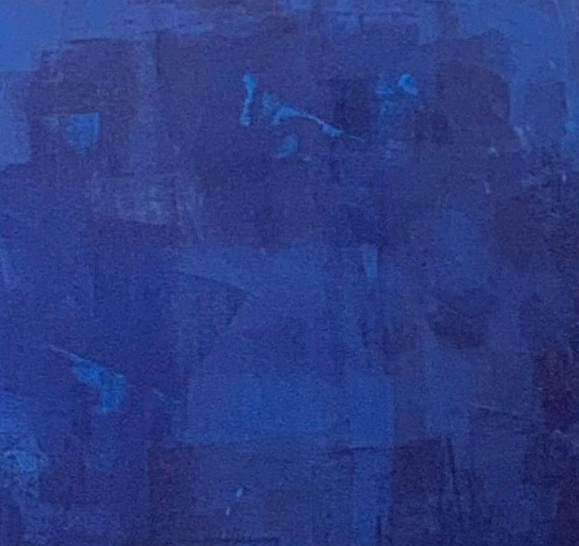 La mer profonde, océan contemporain, bleu foncé, essence de l'océan, art de Floride - Violet Interior Painting par Juanita Bellavance 