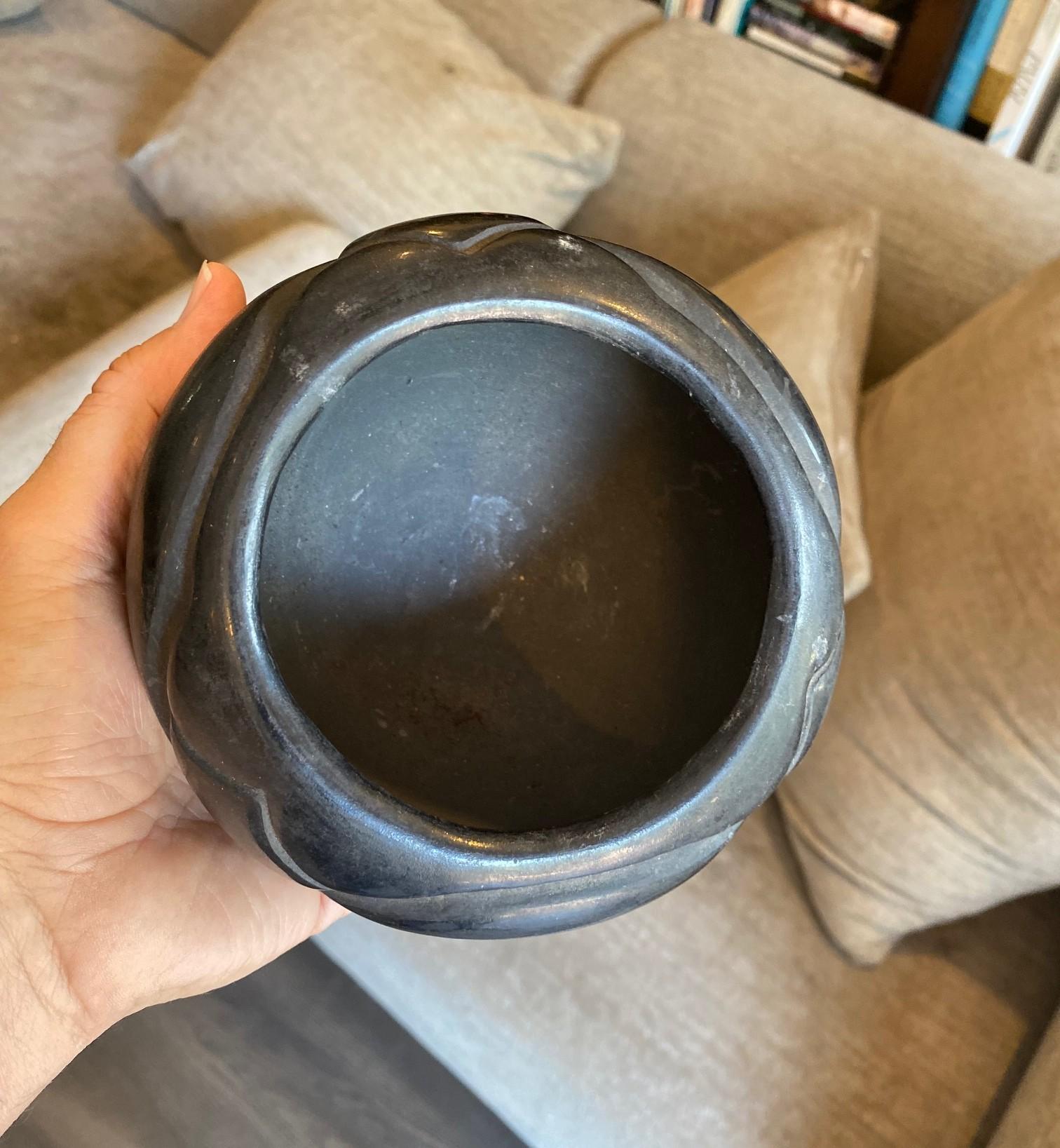 Juanita Montoya Pena Signed San Ildefonso Pueblo Blackware Pottery Bowl Vase For Sale 7