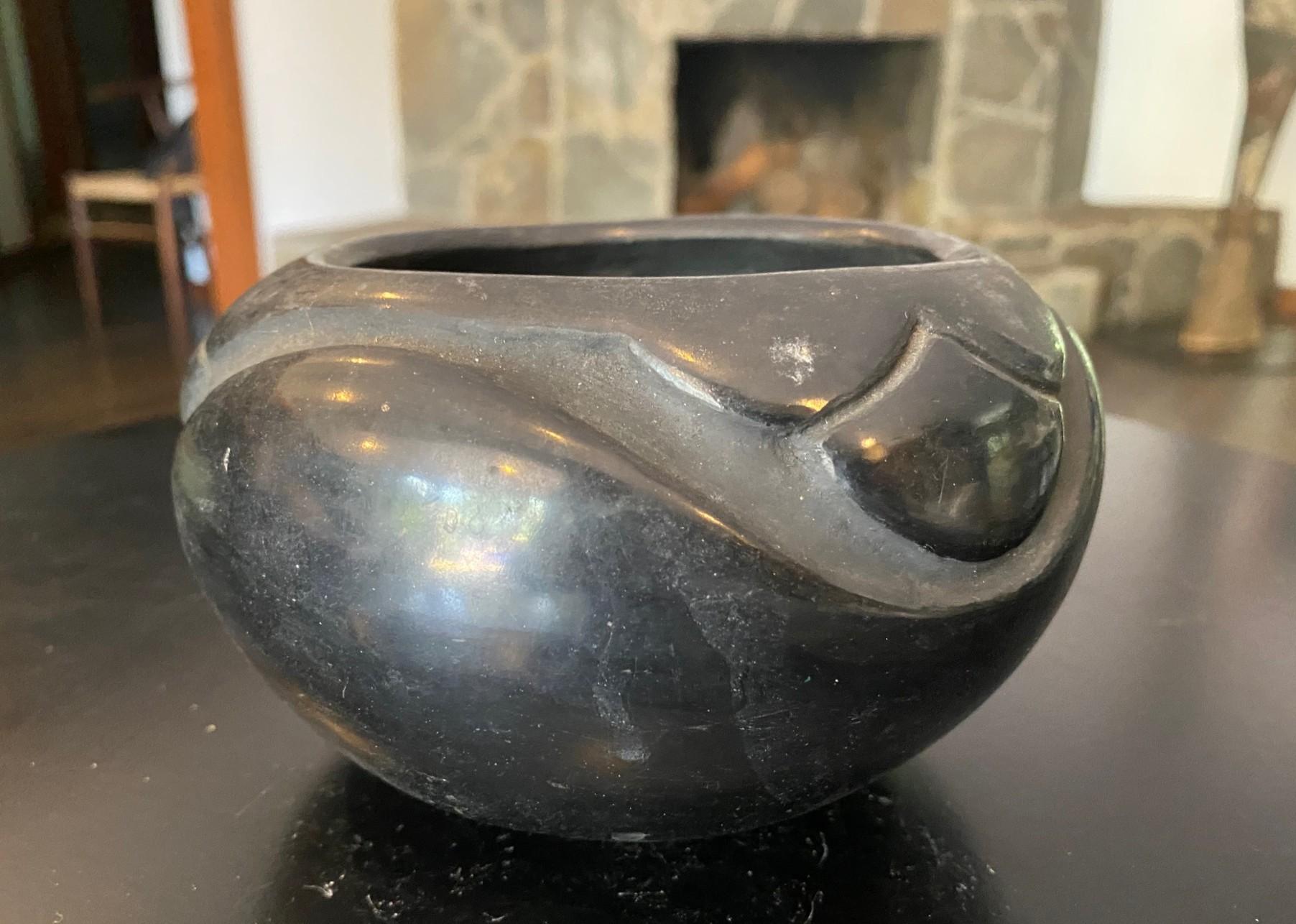 American Juanita Montoya Pena Signed San Ildefonso Pueblo Blackware Pottery Bowl Vase For Sale