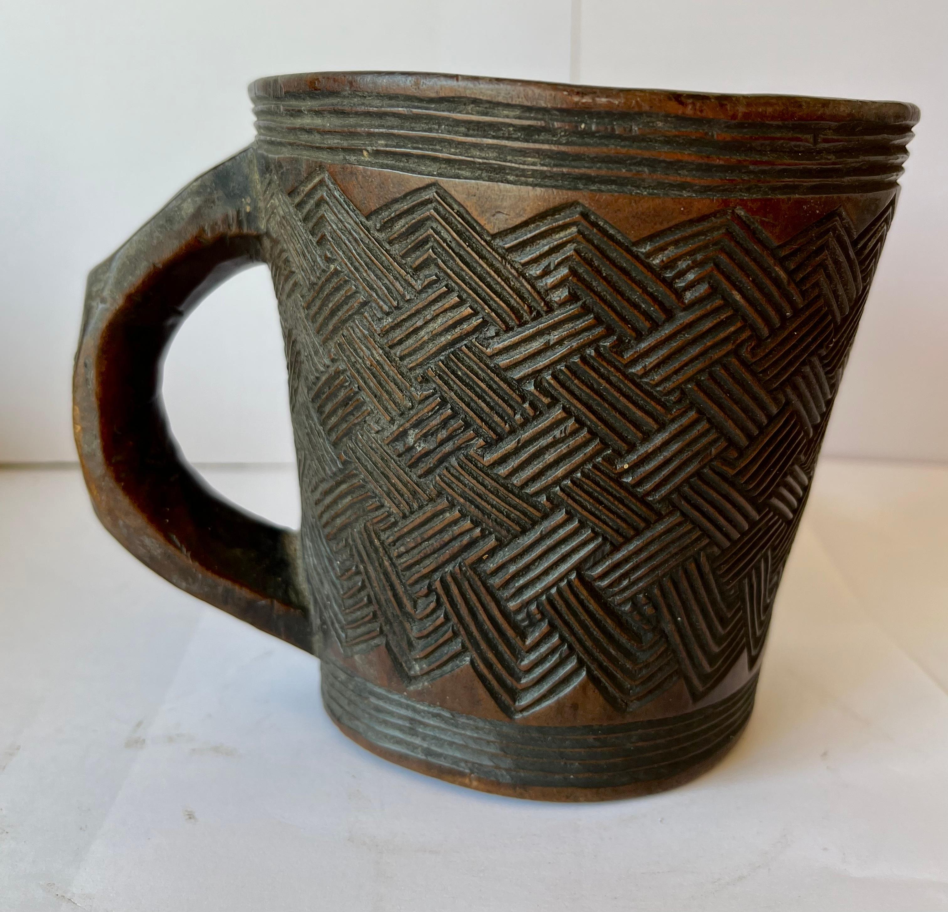 Kuba Palm Wine Bowl with Handle Geometric Motifs All Around In Good Condition For Sale In Miami, FL