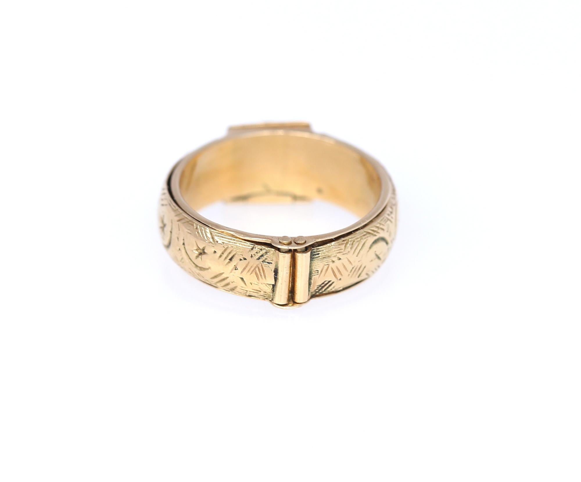 Judaic Engagement Mazal Tov 18 Karat Gold Secret Ring, 1900 In Fair Condition In Herzelia, Tel Aviv
