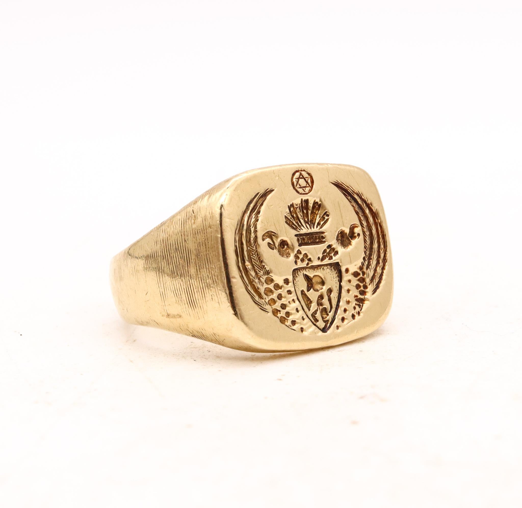 Judaica 19th Century Supreme Council Masonic Seal Signet Ring in Solid 18kt Gold In Excellent Condition In Miami, FL