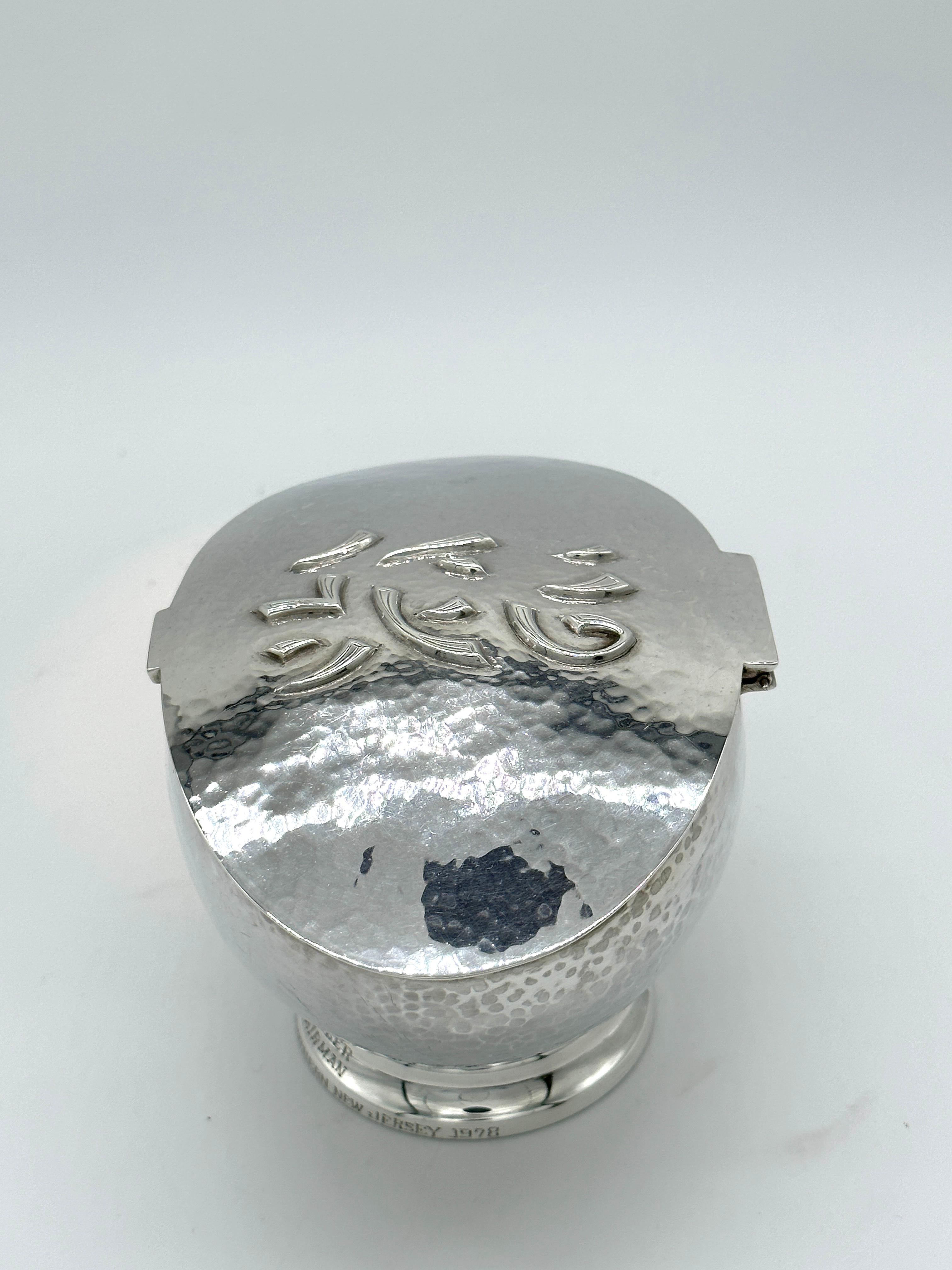 JUDAICA CAJA DE PLATA PARA ETROG DISEÑADA POR LUDWIG WOLPERT. Nueva York, siglo XX en venta 6