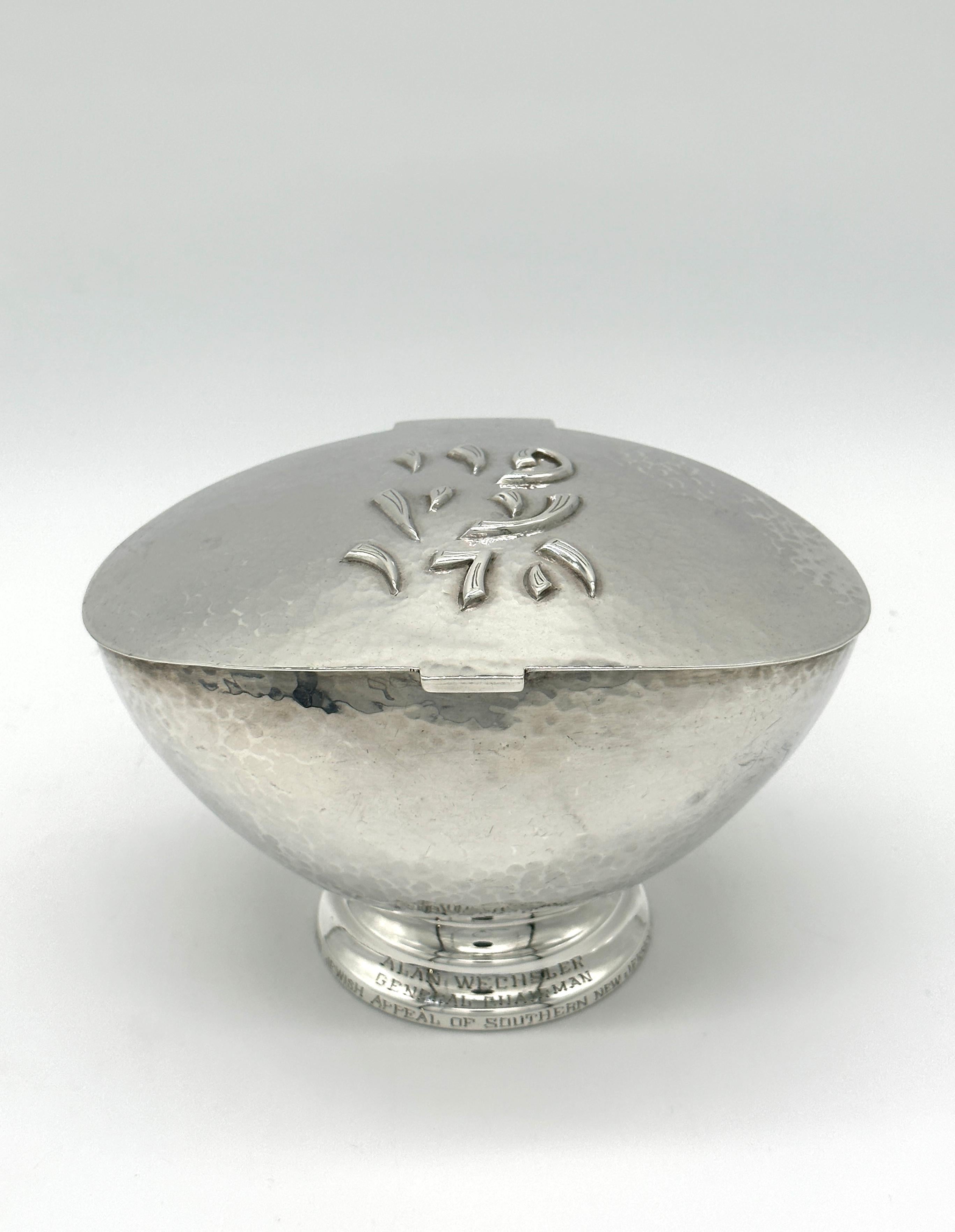 JUDAICA CAJA DE PLATA PARA ETROG DISEÑADA POR LUDWIG WOLPERT. Nueva York, siglo XX en venta 7
