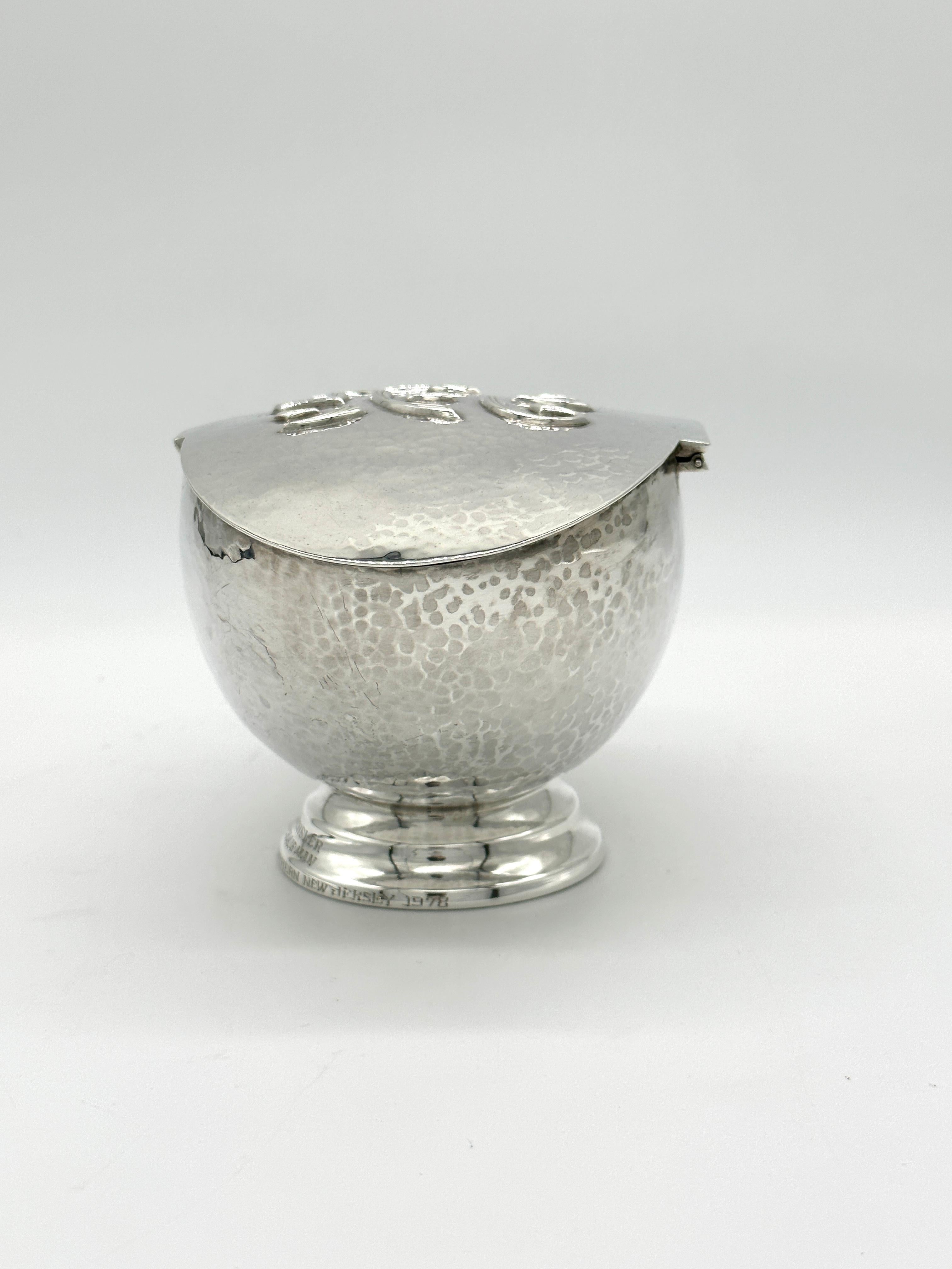JUDAICA CAJA DE PLATA PARA ETROG DISEÑADA POR LUDWIG WOLPERT. Nueva York, siglo XX en venta 9