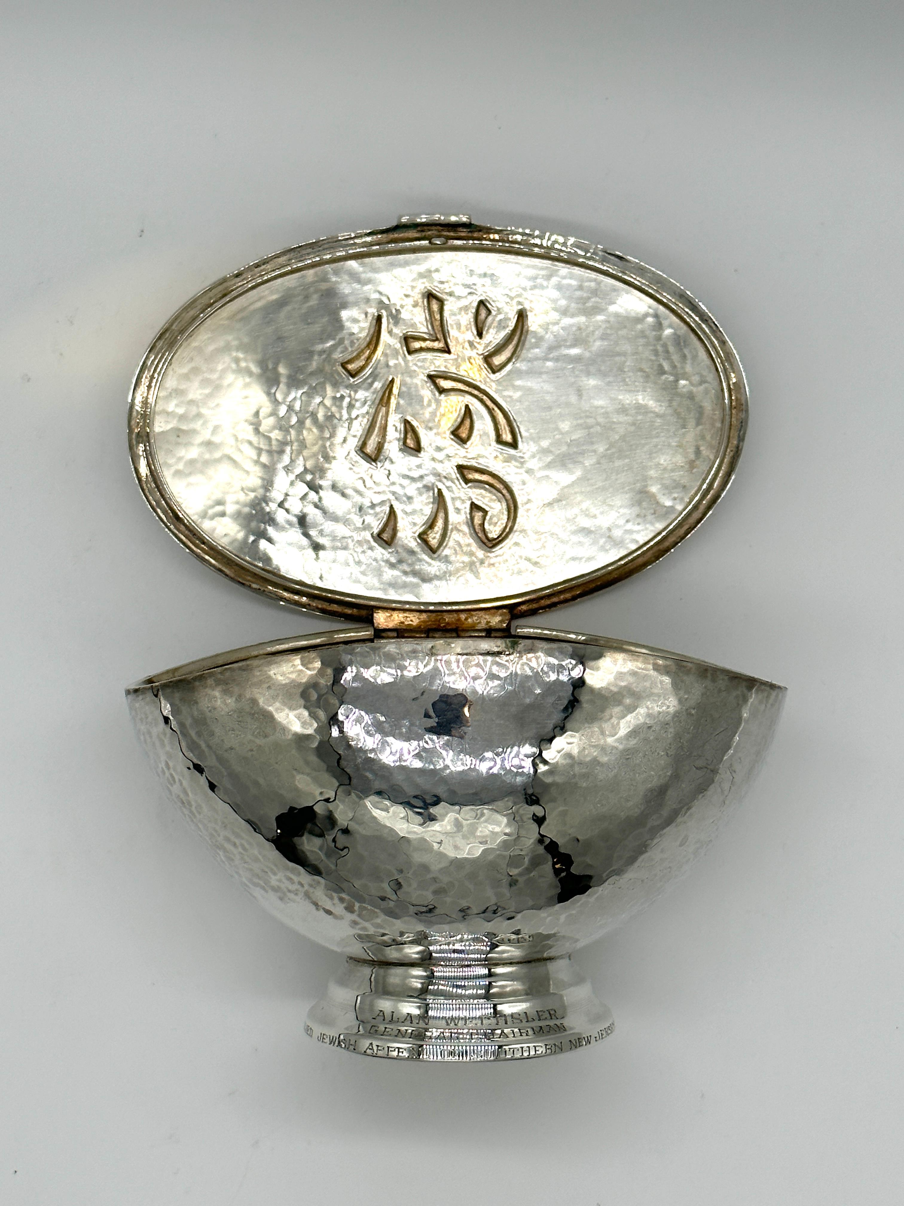 JUDAICA-SILBER ETROG-Box AUS ETROG, DESIGNT VON LUDWIG-WOLPERT. New York, 20. Jahrhundert (Silber) im Angebot