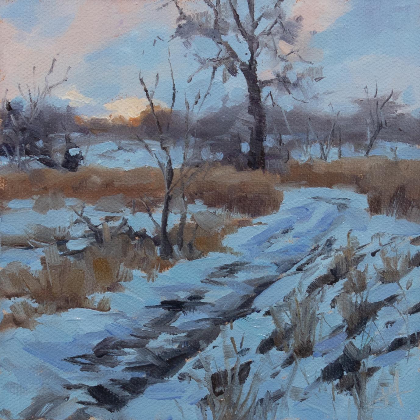 Cold Track" (2022), de Judd Mercer (EEUU), es un óleo original hecho a mano que representa un camino helado en un campo nevado durante la puesta de sol.
 
Biografía/declaración del artista
Judd Mercer es un paisajista contemporáneo y nativo de