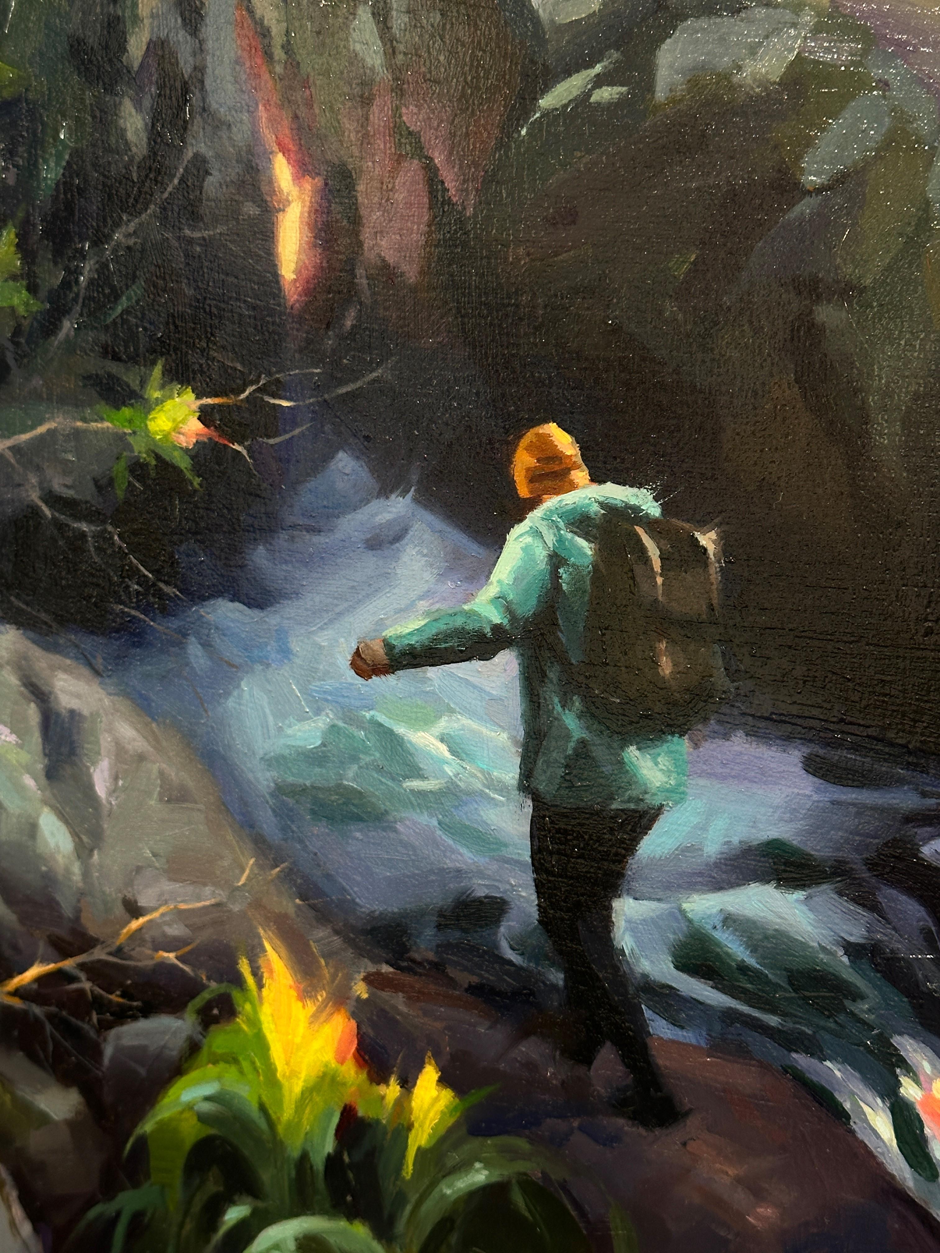„Transmission“ – Ölgemälde eines Wanderers beim Überqueren des Flusses im üppigen Wald im Angebot 2