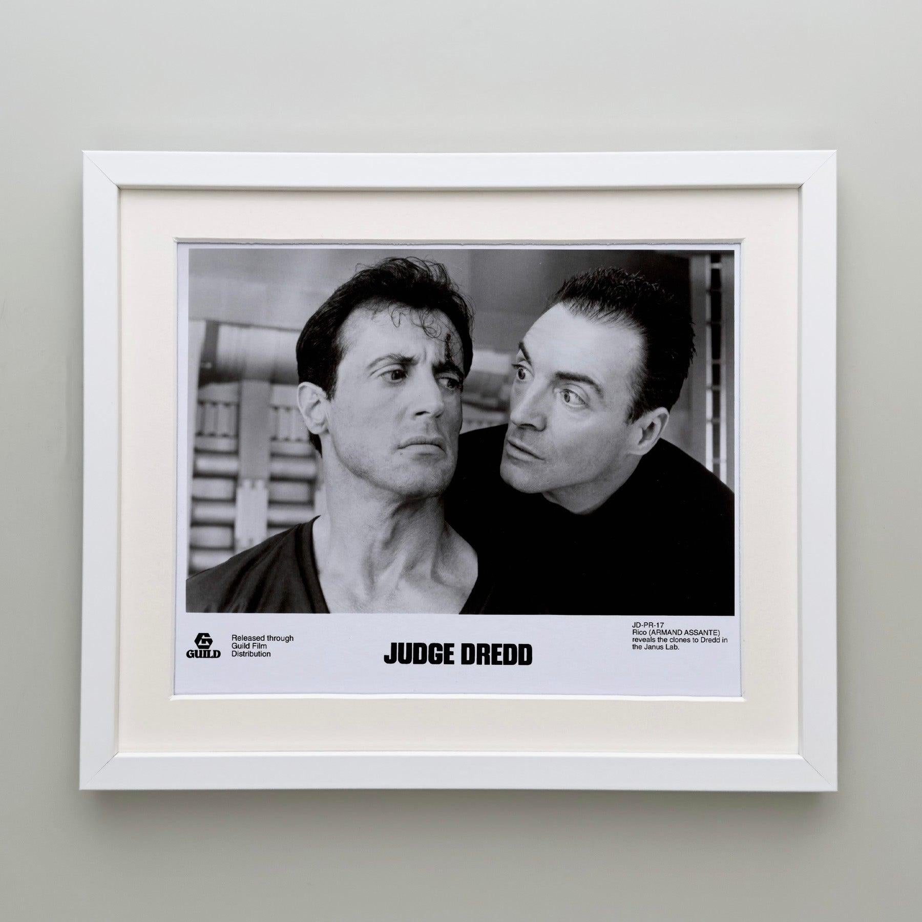 Judge Dredd 1995 Publicity Film Movie Press Still Framed Excellent état - En vente à Bath, Somerset