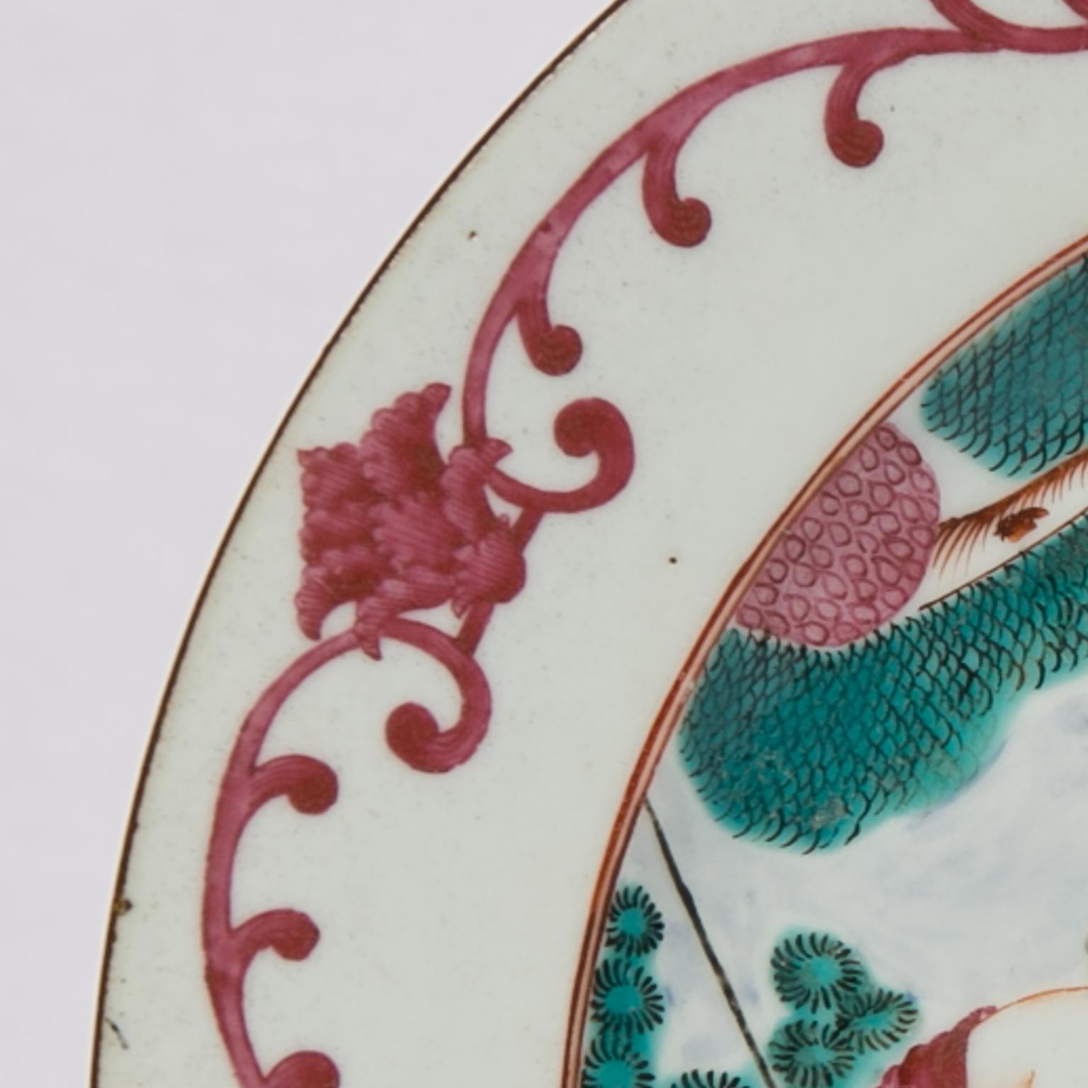 Ein seltener chinesischer Export-Porzellanteller mit der Darstellung des Urteils von Paris. Die zart gemalten Figuren sind von einem Gemälde von Jean Paul Rubens abgeleitet.
Der Teller, der während der Qianlong-Herrschaft um 1750 hergestellt wurde,