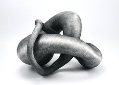 Sculpture abstraite en argile noire et blanche : « Console »